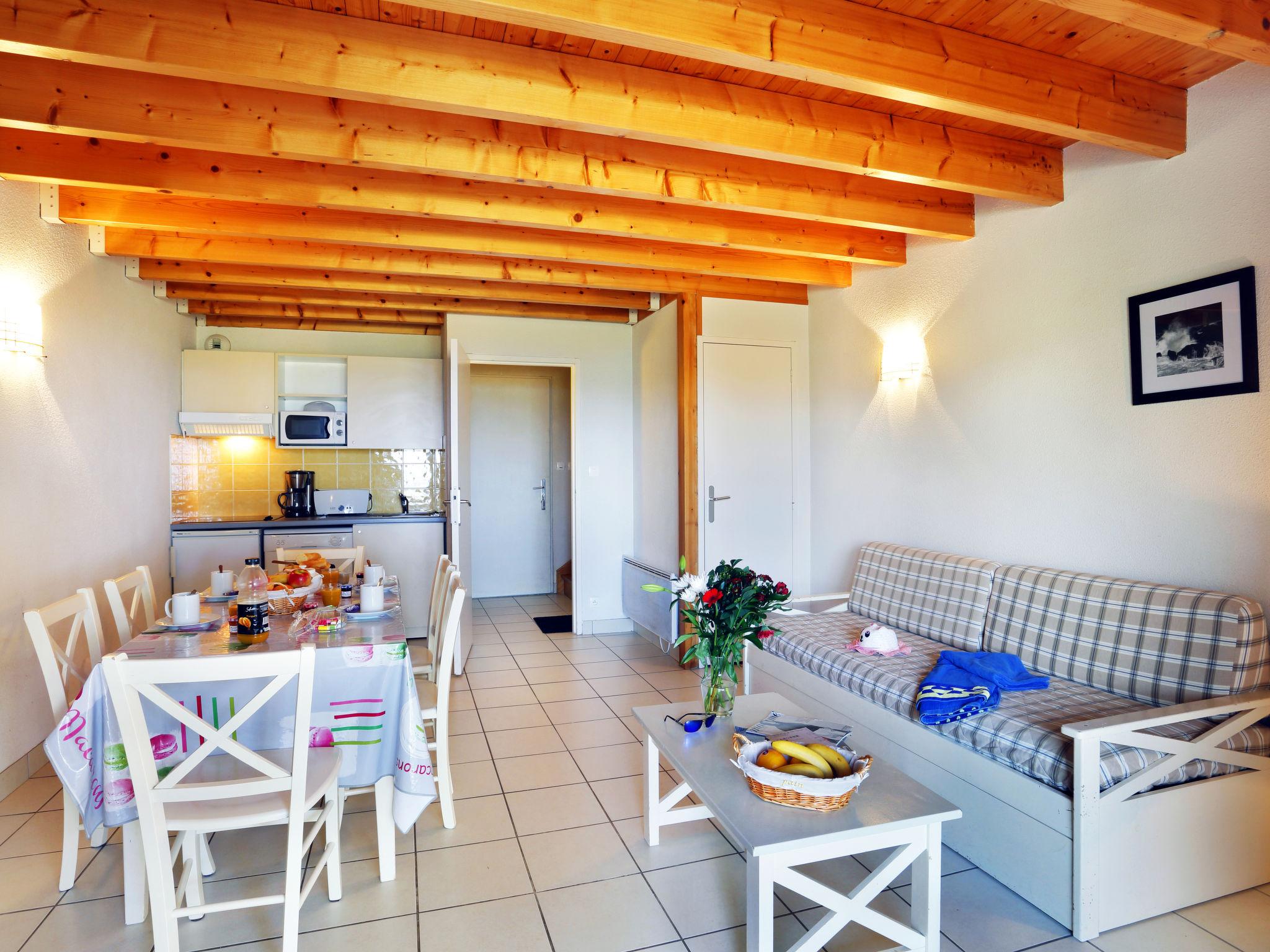 Photo 8 - 2 bedroom House in Locmaria-Plouzané with swimming pool and garden