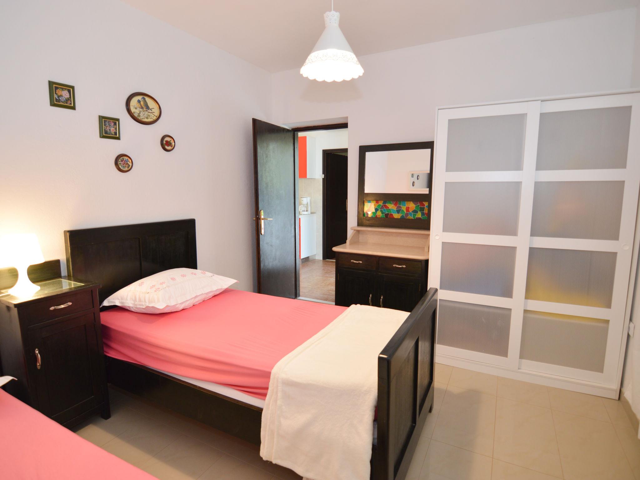 Foto 3 - Apartment mit 2 Schlafzimmern in Supetar mit terrasse und blick aufs meer