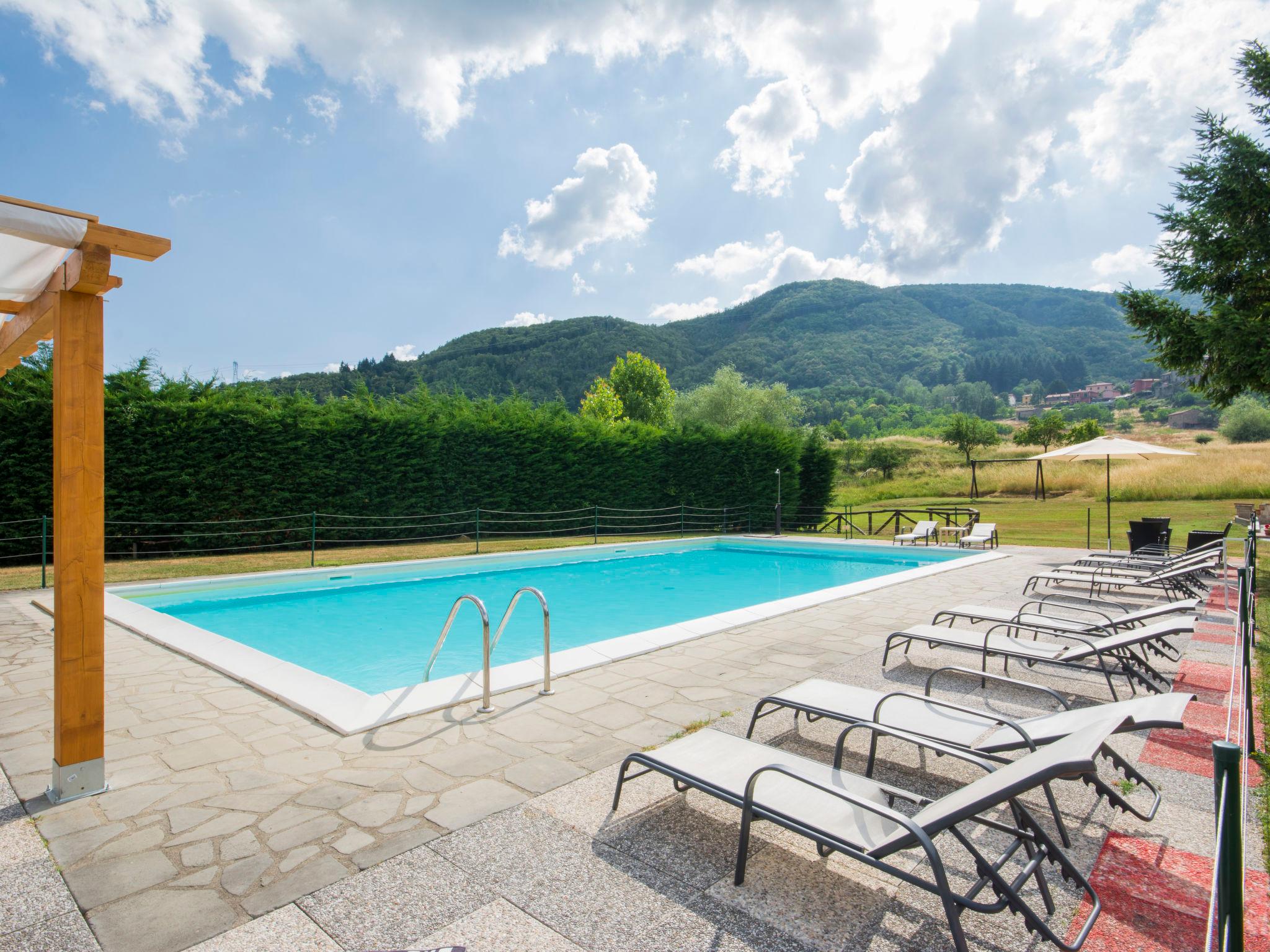 Foto 40 - Casa con 8 camere da letto a Camporgiano con piscina privata e giardino