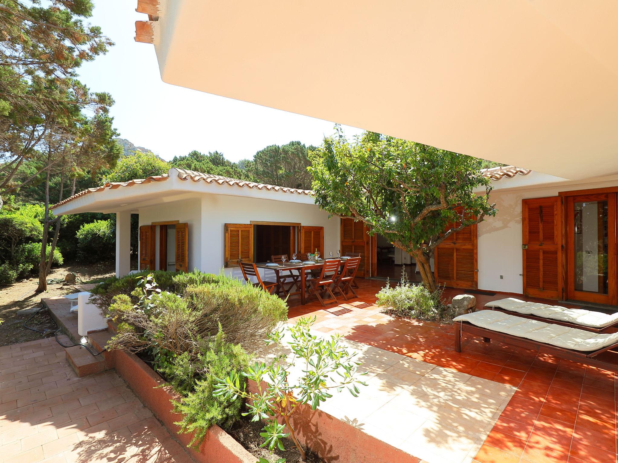 Photo 4 - Maison de 4 chambres à Aglientu avec jardin et vues à la mer