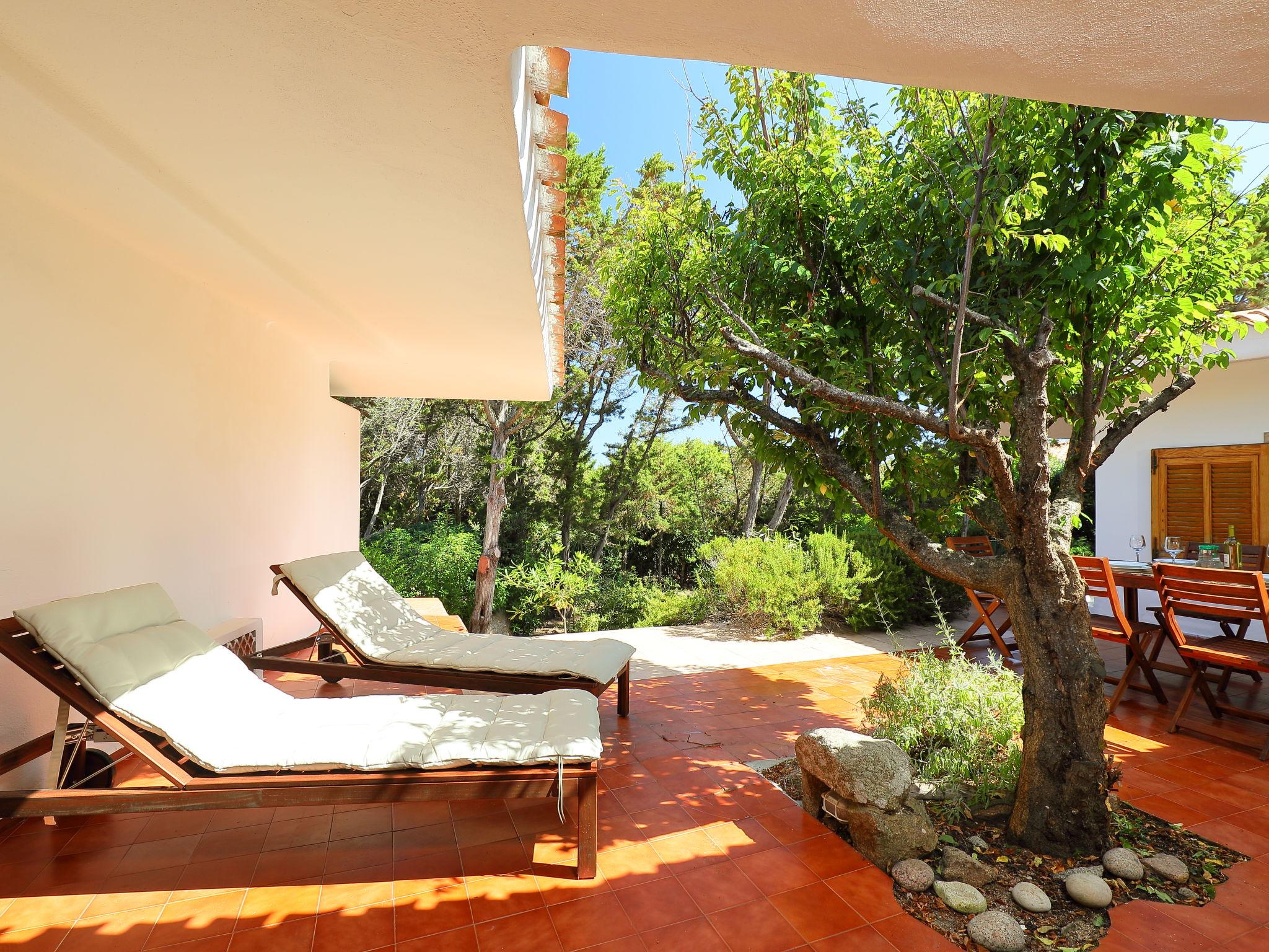 Photo 3 - Maison de 4 chambres à Aglientu avec jardin et vues à la mer