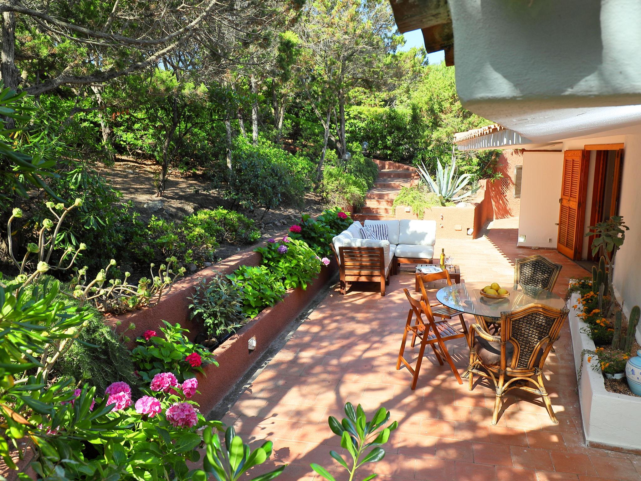 Photo 2 - Maison de 4 chambres à Aglientu avec jardin et vues à la mer