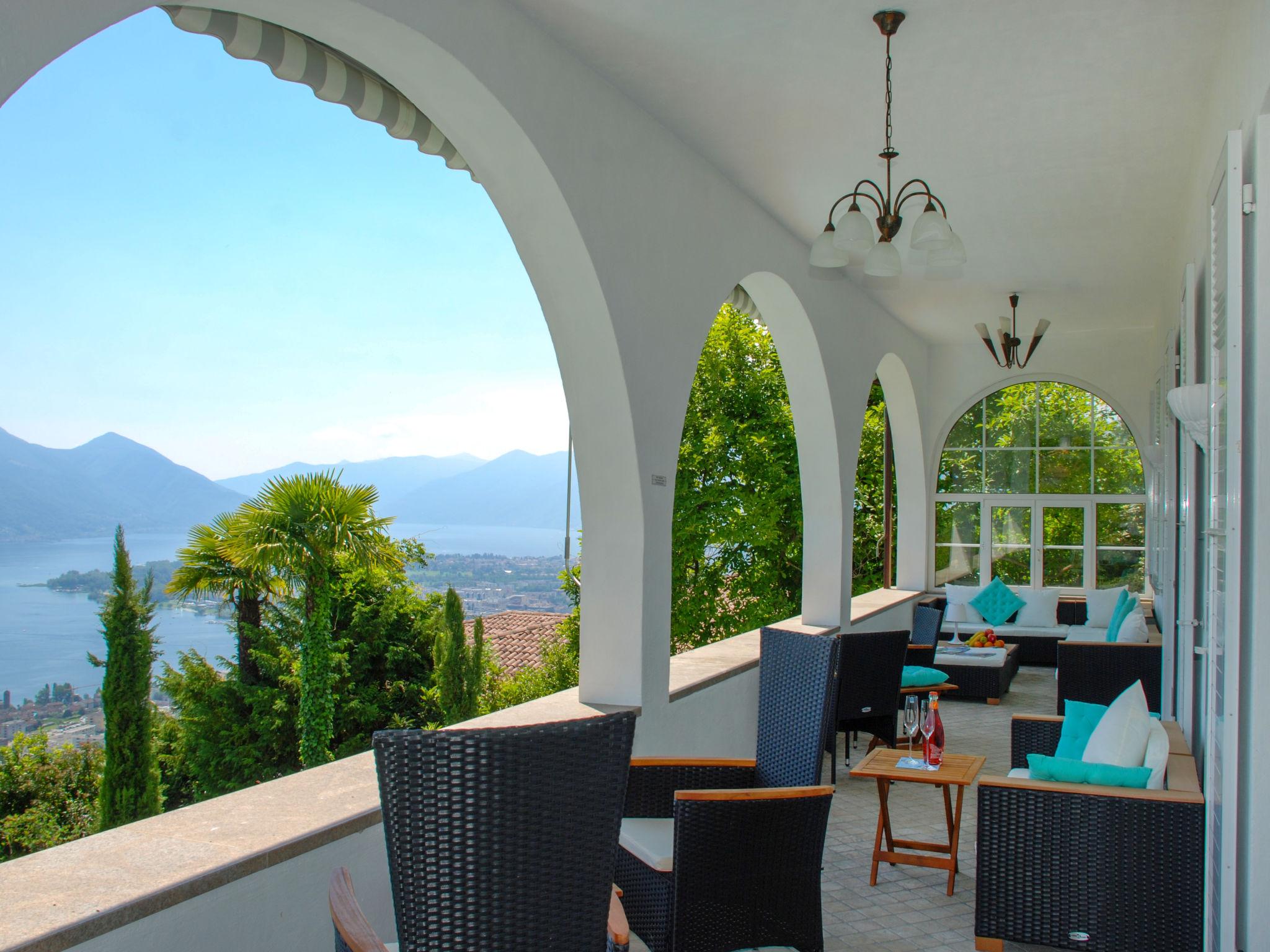 Photo 6 - Maison de 5 chambres à Minusio avec piscine privée et vues sur la montagne