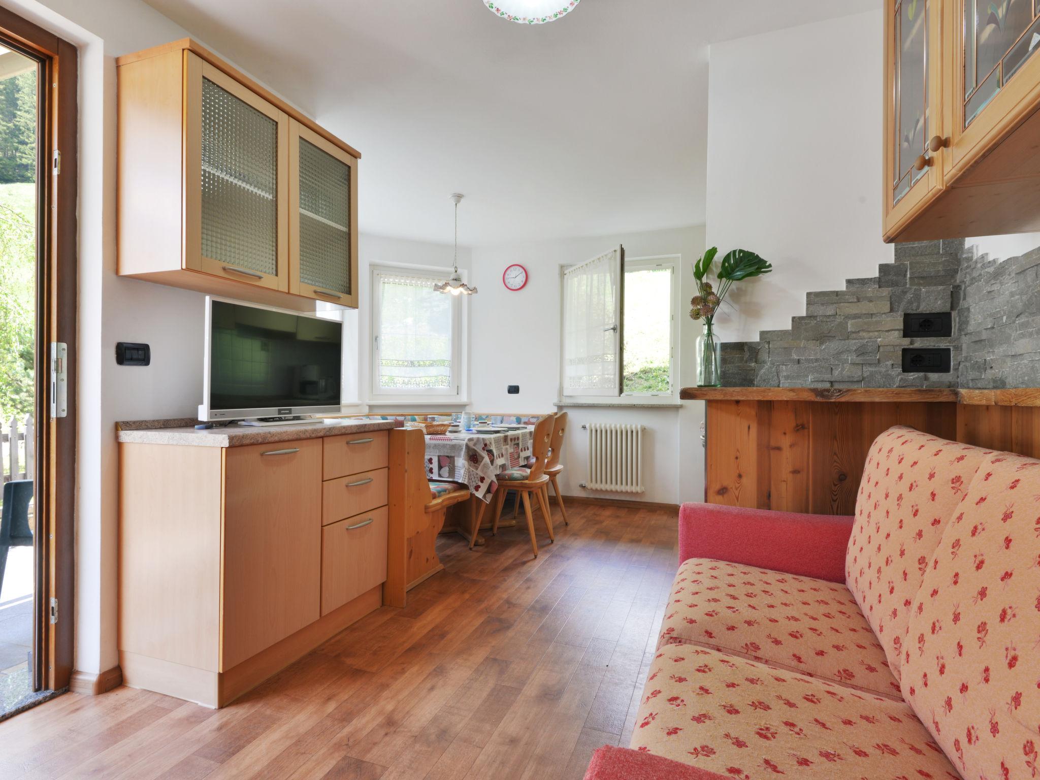 Photo 3 - 2 bedroom Apartment in Mazzin with garden and mountain view