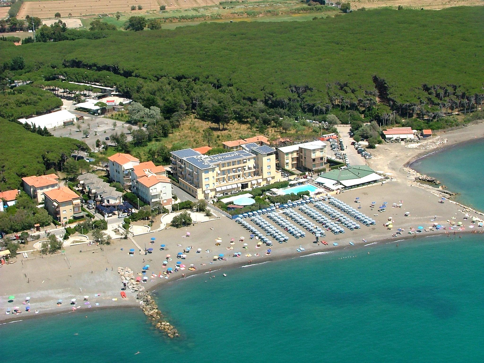 Foto 13 - Apartamento em Cecina com piscina e vistas do mar