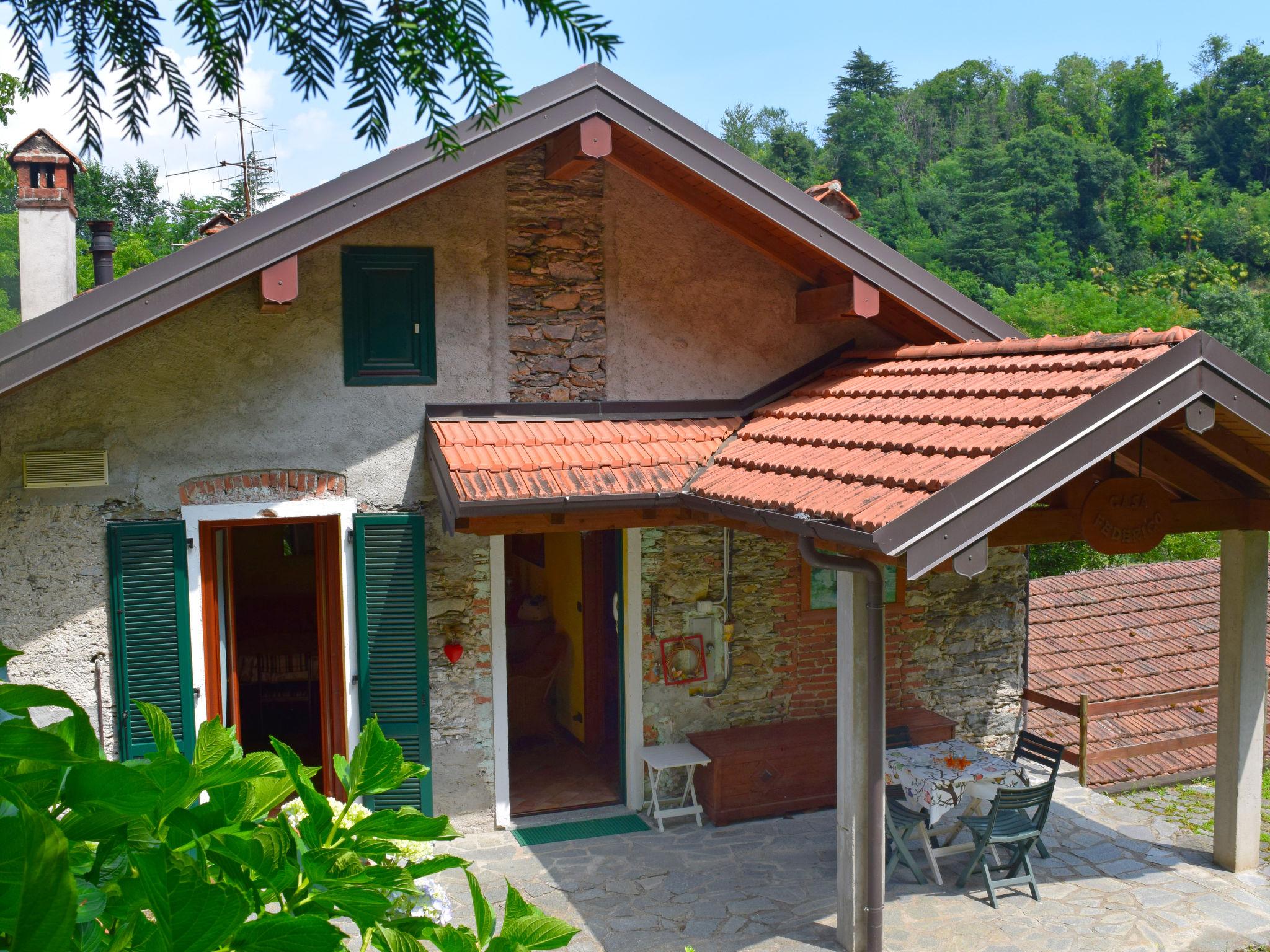 Foto 15 - Haus mit 1 Schlafzimmer in Castelveccana mit garten und blick auf die berge