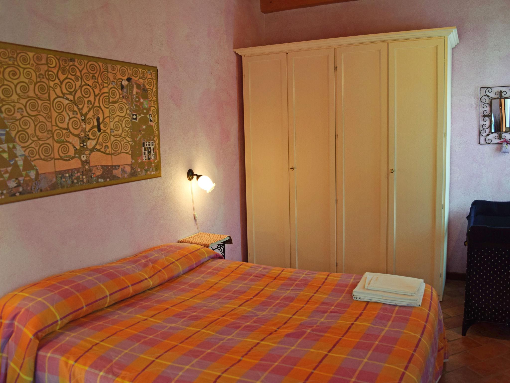 Foto 10 - Casa de 1 habitación en Castelveccana con jardín y vistas a la montaña