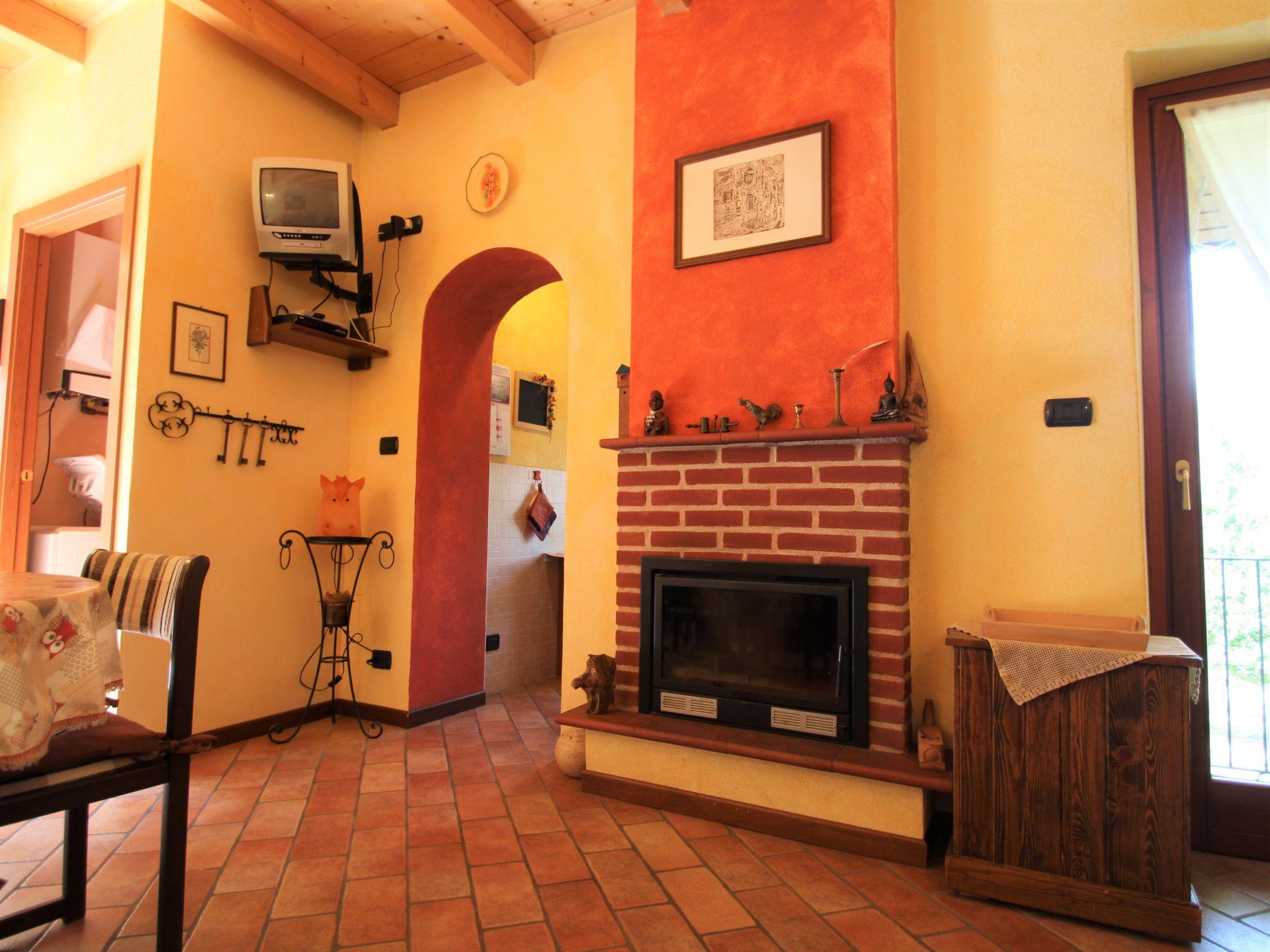 Photo 6 - 1 bedroom House in Castelveccana with garden and mountain view