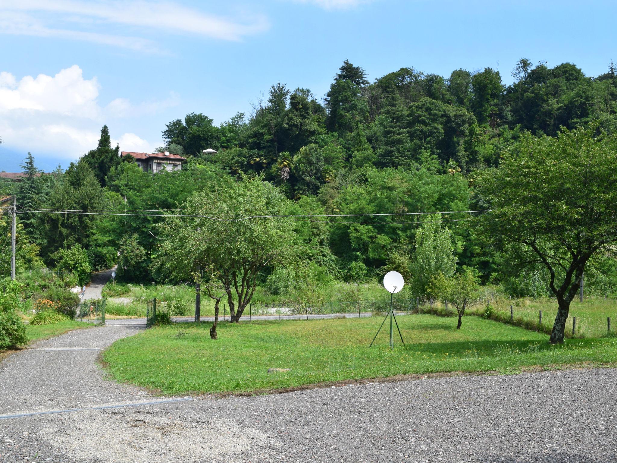 Photo 18 - Maison de 1 chambre à Castelveccana avec jardin et vues sur la montagne