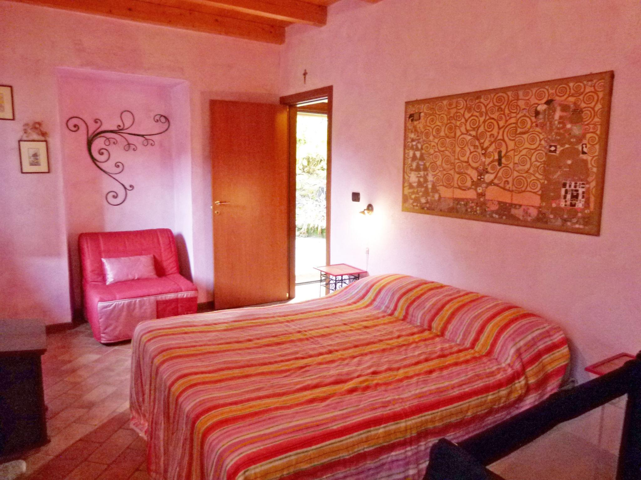 Foto 12 - Casa con 1 camera da letto a Castelveccana con giardino e vista sulle montagne