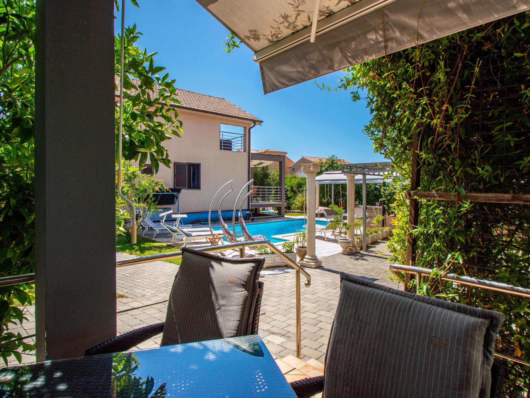 Foto 2 - Casa de 3 habitaciones en Tribunj con piscina y terraza