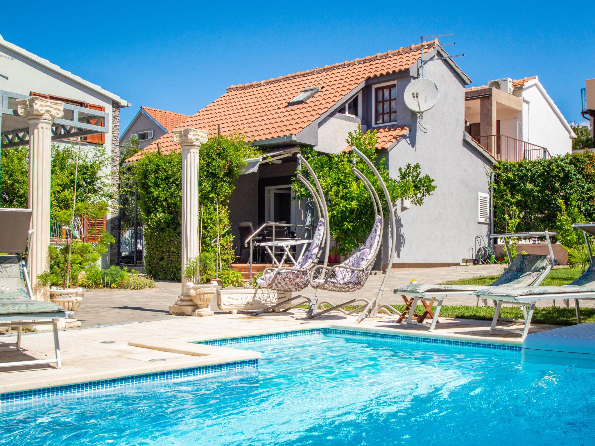 Foto 1 - Casa de 3 quartos em Tribunj com piscina e terraço