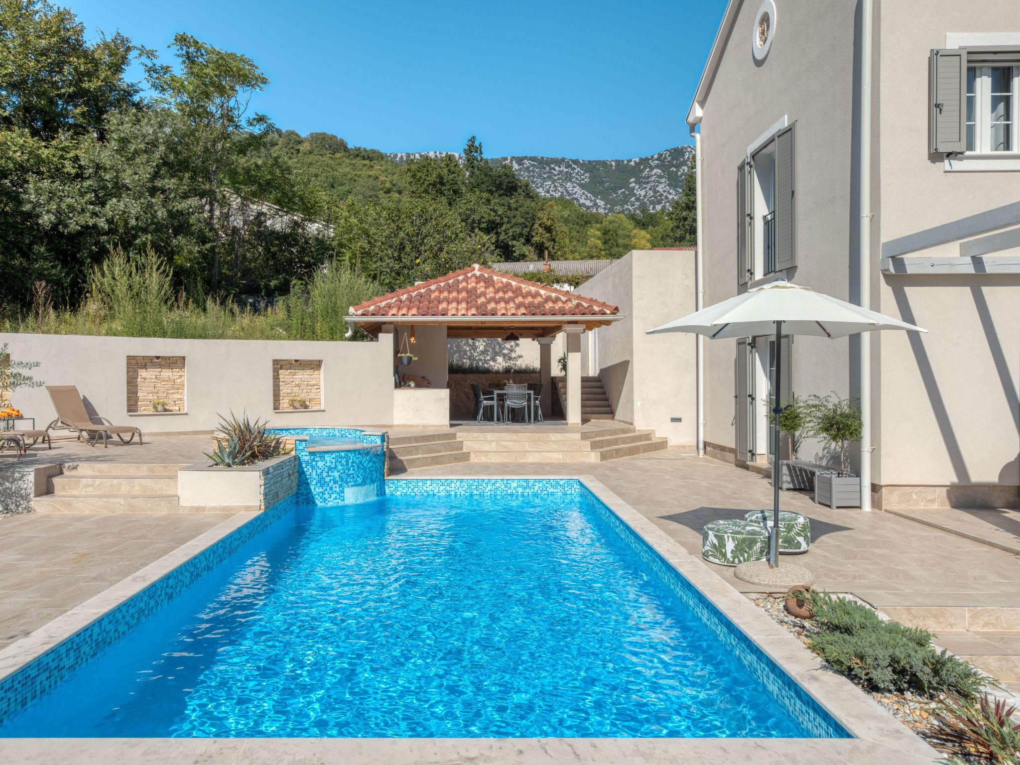 Foto 29 - Casa con 4 camere da letto a Vinodolska Općina con piscina privata e vista mare