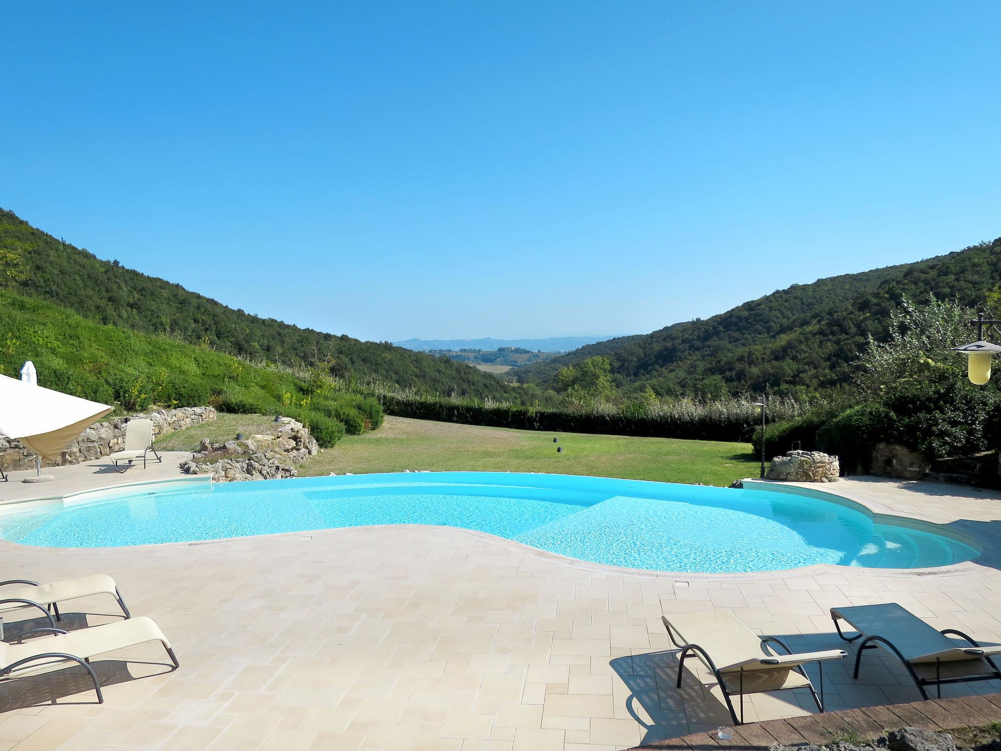 Foto 3 - Apartamento de 1 habitación en Gambassi Terme con piscina y jardín