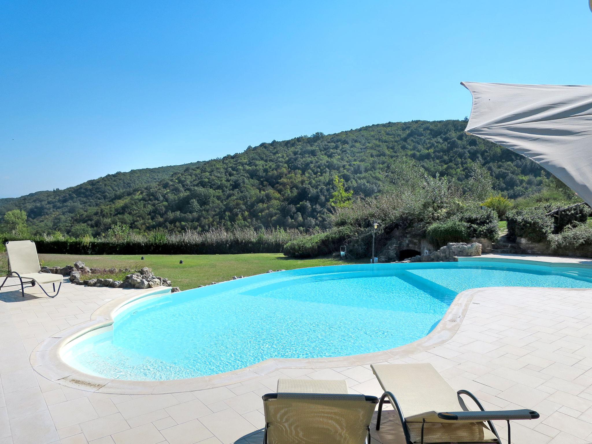 Photo 19 - Appartement de 1 chambre à Gambassi Terme avec piscine et jardin