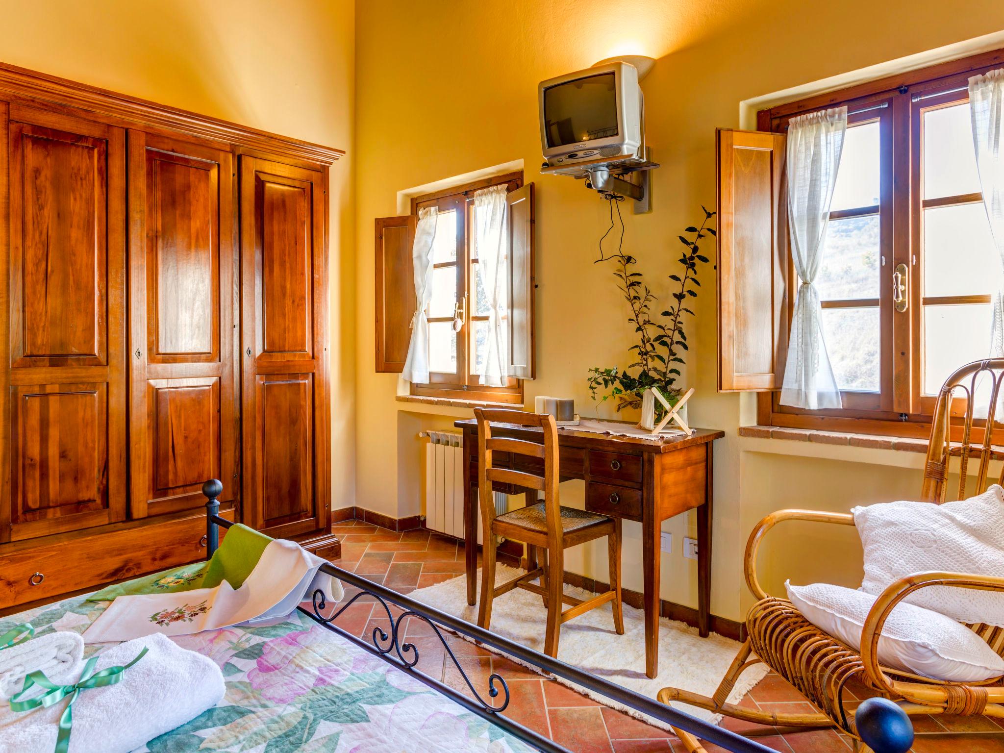 Foto 13 - Appartamento con 1 camera da letto a Gambassi Terme con piscina e giardino