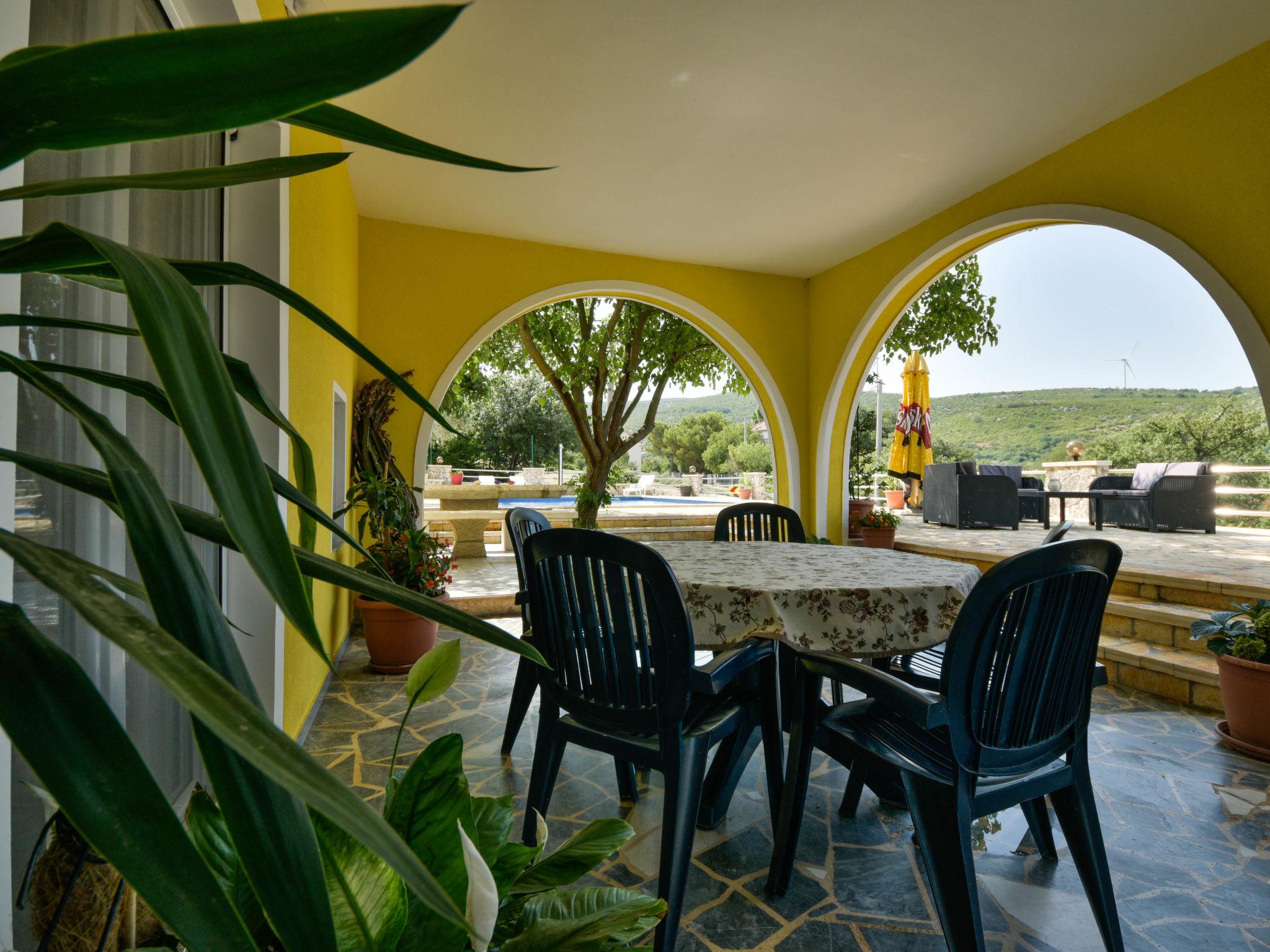 Foto 3 - Apartamento de 3 habitaciones en Obrovac con piscina privada y terraza