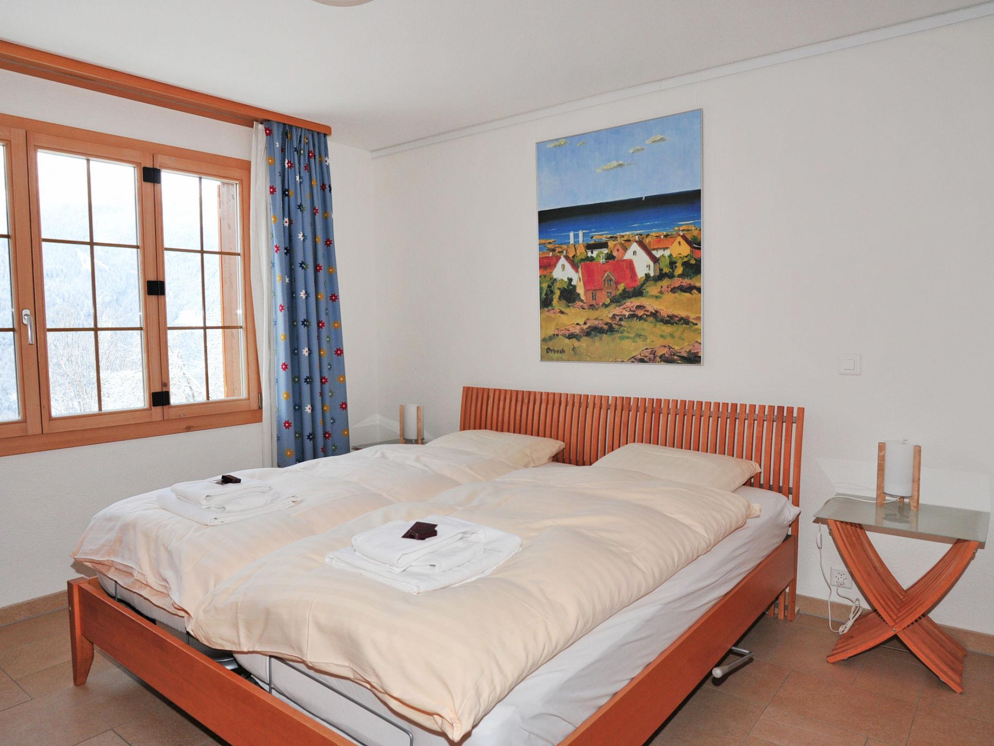 Foto 3 - Apartamento de 3 habitaciones en Lauterbrunnen con vistas a la montaña