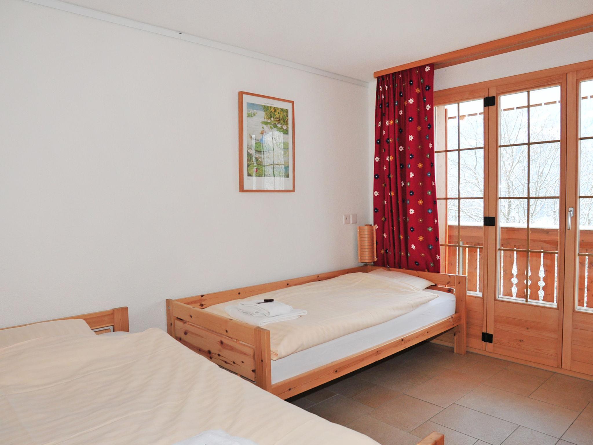 Foto 8 - Apartamento de 3 habitaciones en Lauterbrunnen con vistas a la montaña