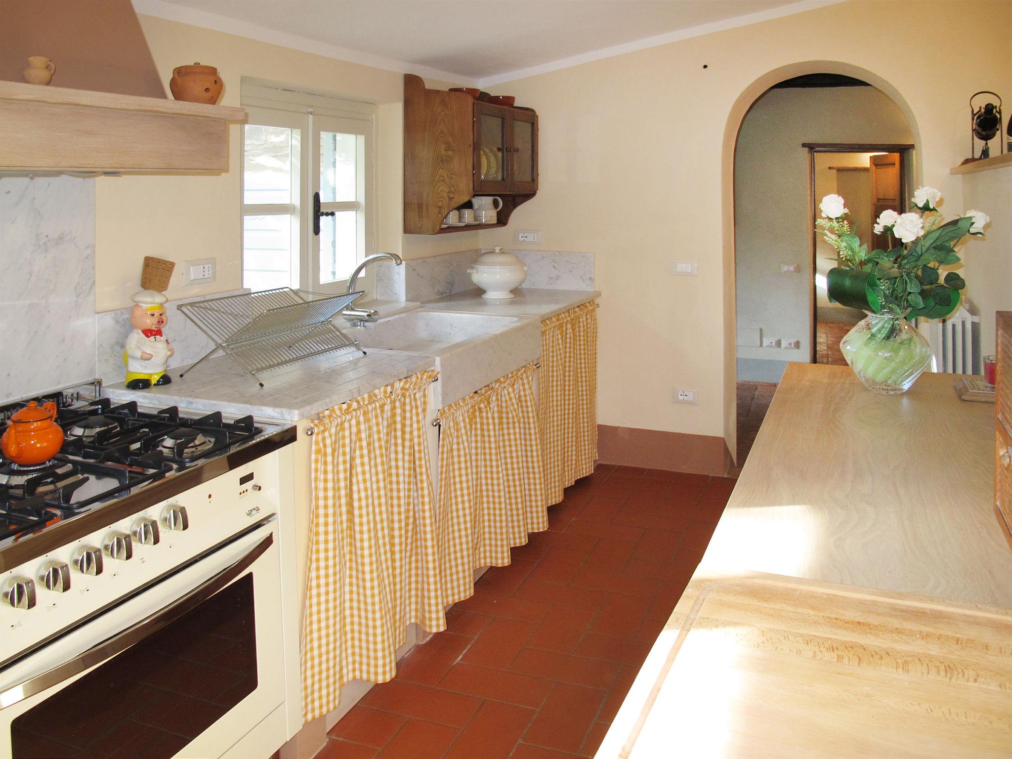 Photo 15 - 5 bedroom House in Pescaglia with private pool and garden