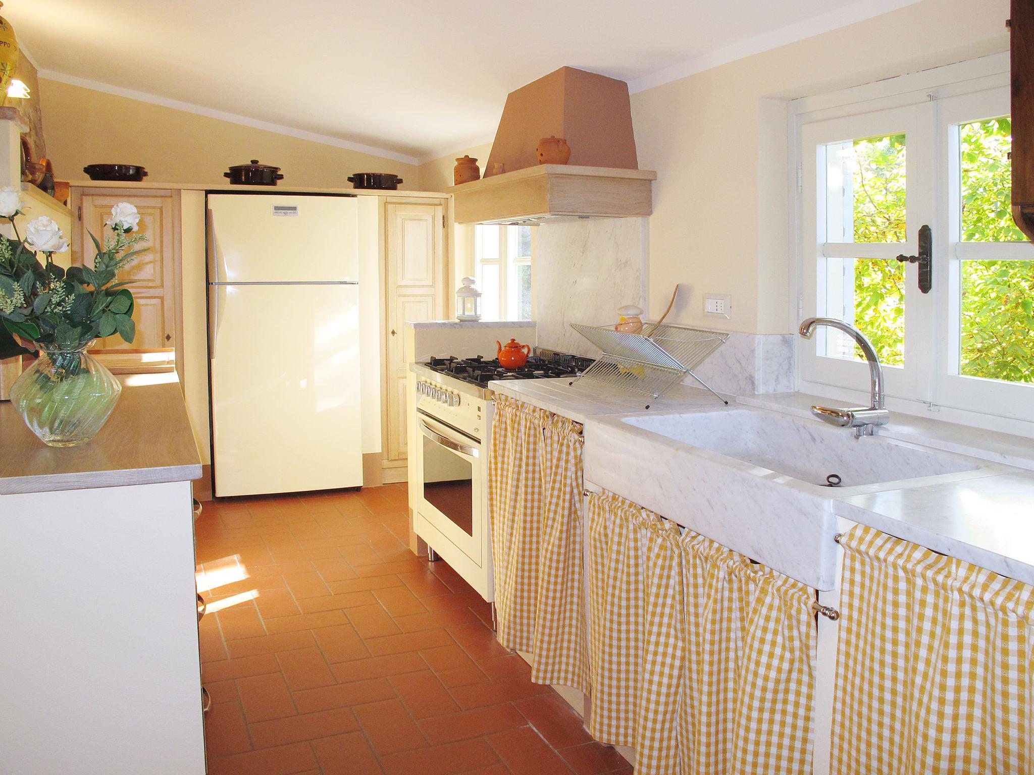 Photo 16 - 5 bedroom House in Pescaglia with private pool and garden