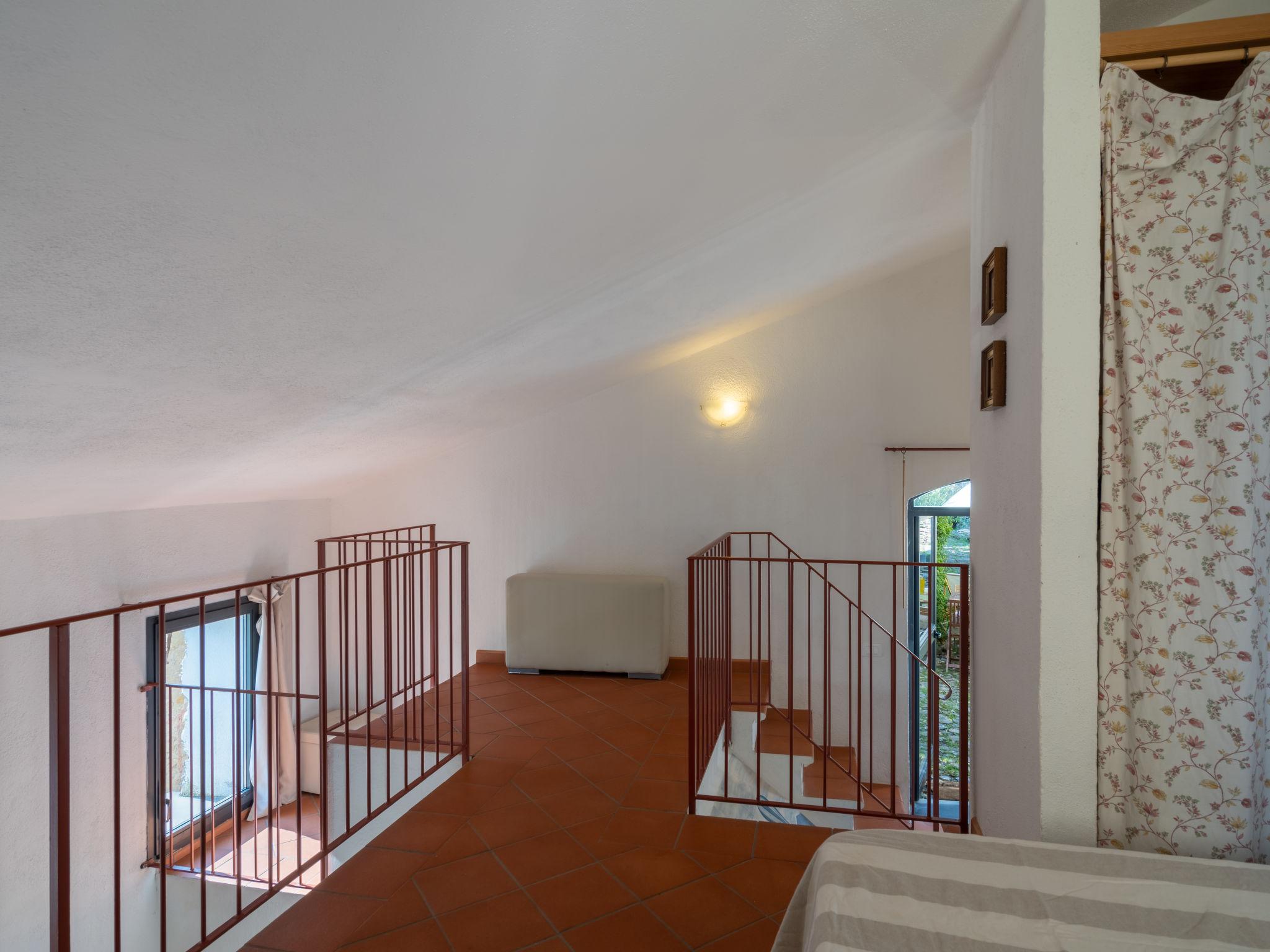 Foto 15 - Haus mit 1 Schlafzimmer in Dolcedo mit garten und terrasse