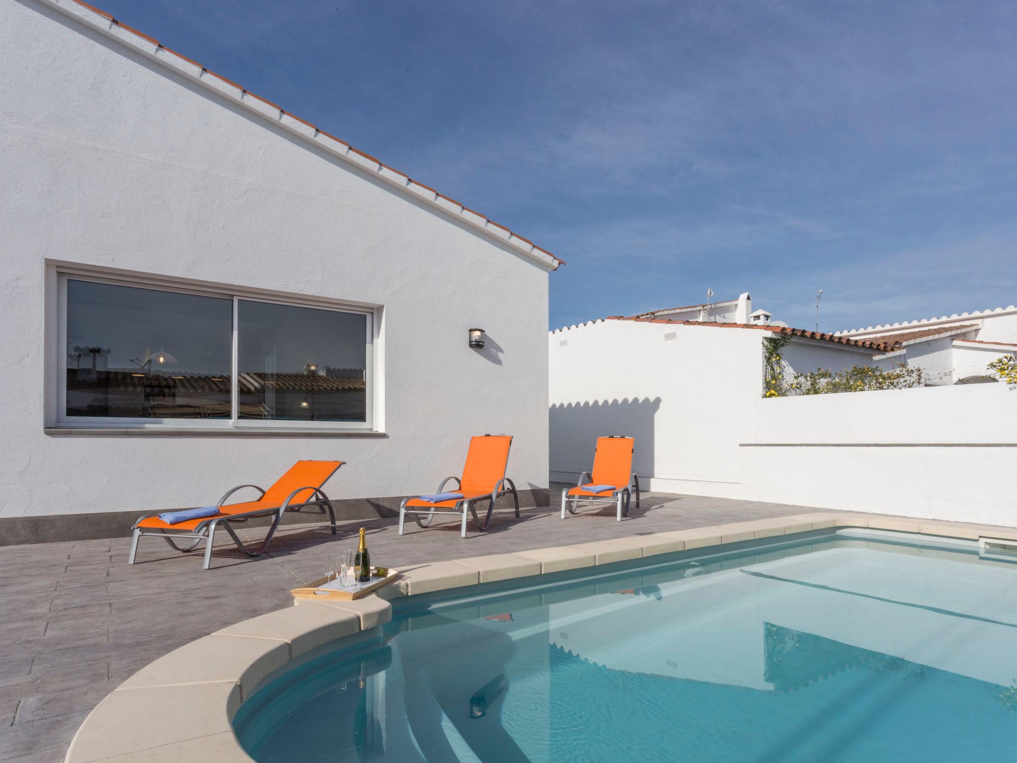 Foto 5 - Casa de 3 quartos em Castelló d'Empúries com piscina privada e vistas do mar