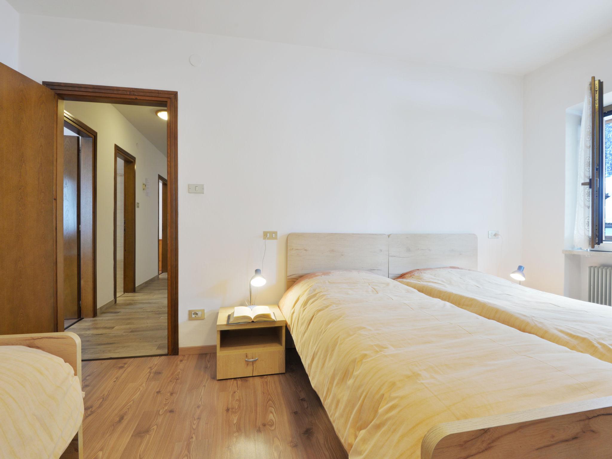 Foto 15 - Appartamento con 3 camere da letto a Mazzin con vista sulle montagne