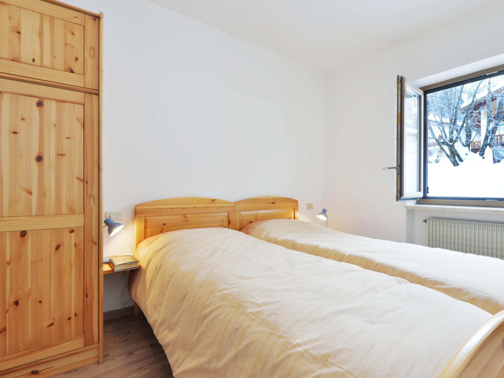 Foto 9 - Appartamento con 3 camere da letto a Mazzin con vista sulle montagne