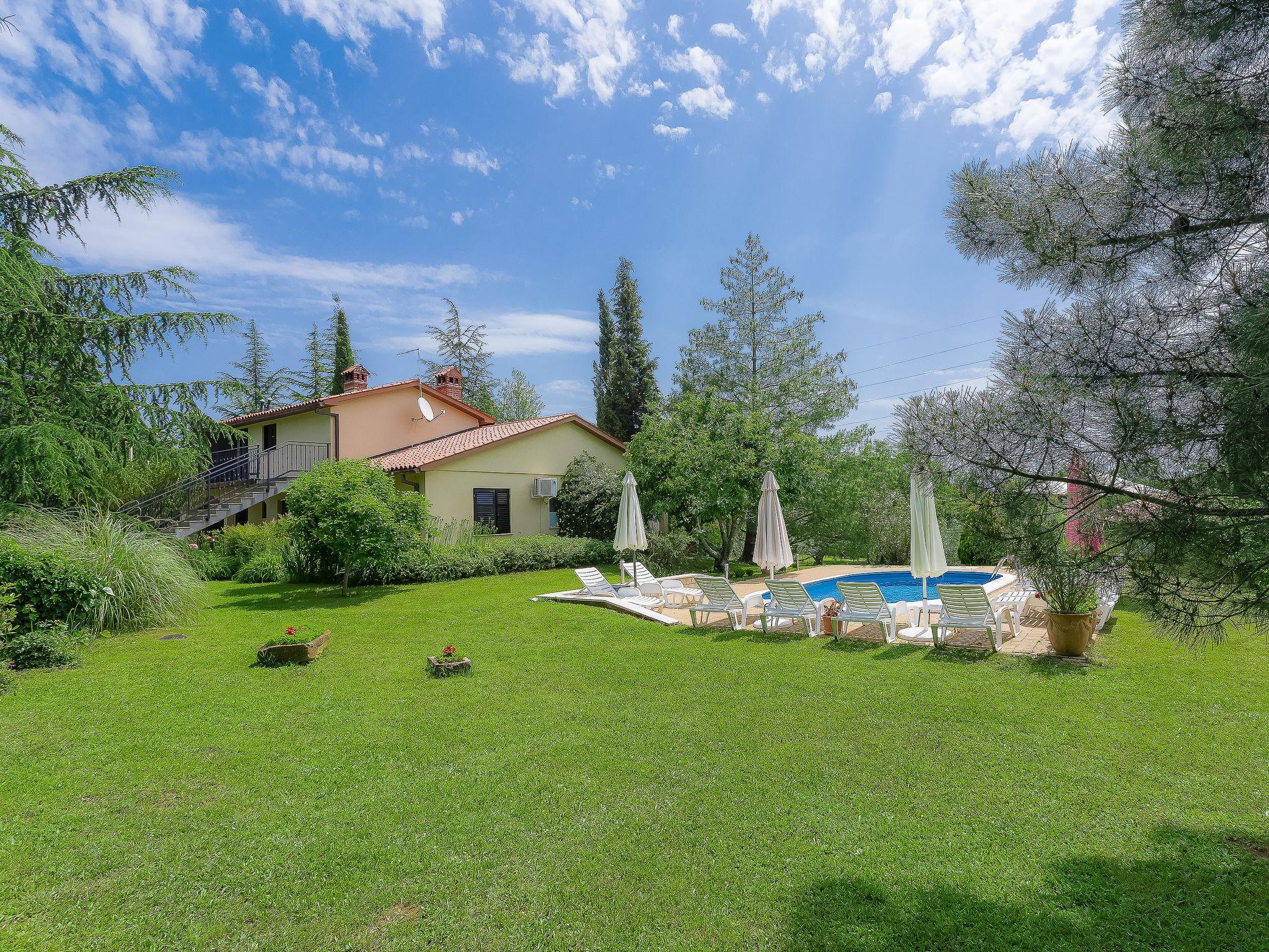 Foto 3 - Apartamento de 1 quarto em Labin com piscina e jardim