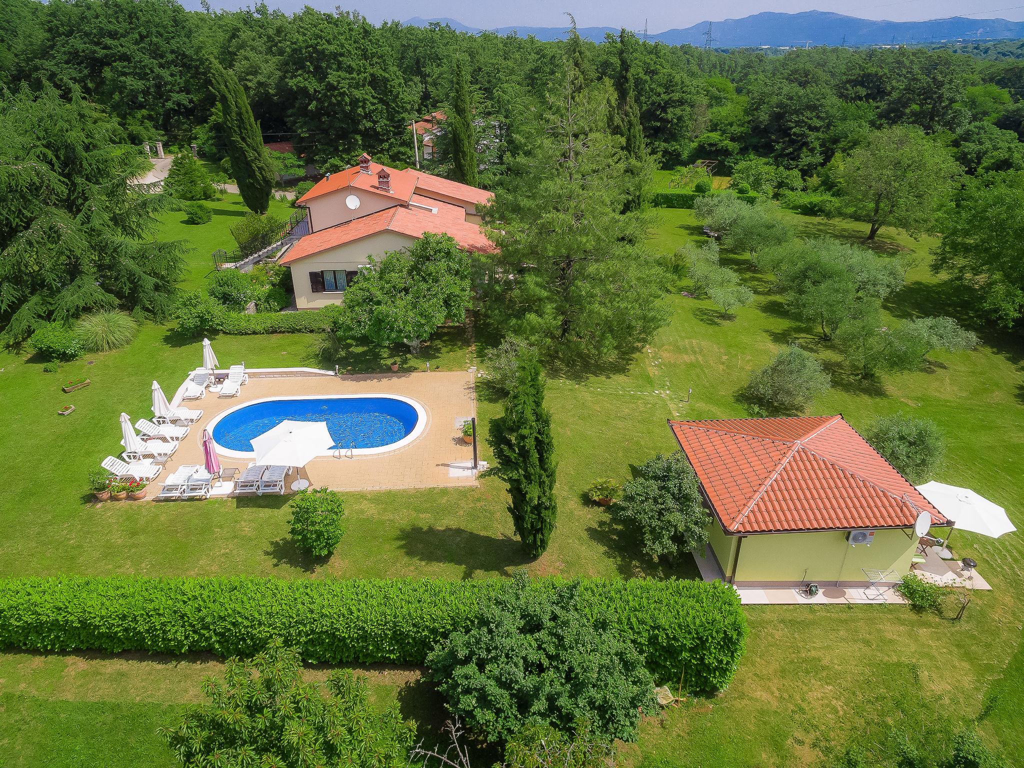 Foto 1 - Appartamento con 1 camera da letto a Labin con piscina e giardino