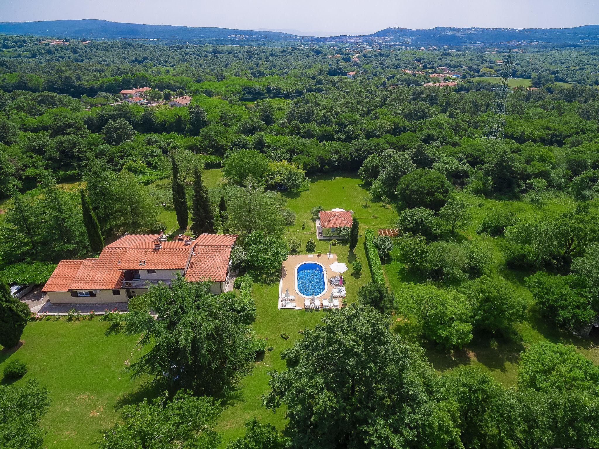 Foto 1 - Appartamento con 1 camera da letto a Labin con piscina e giardino