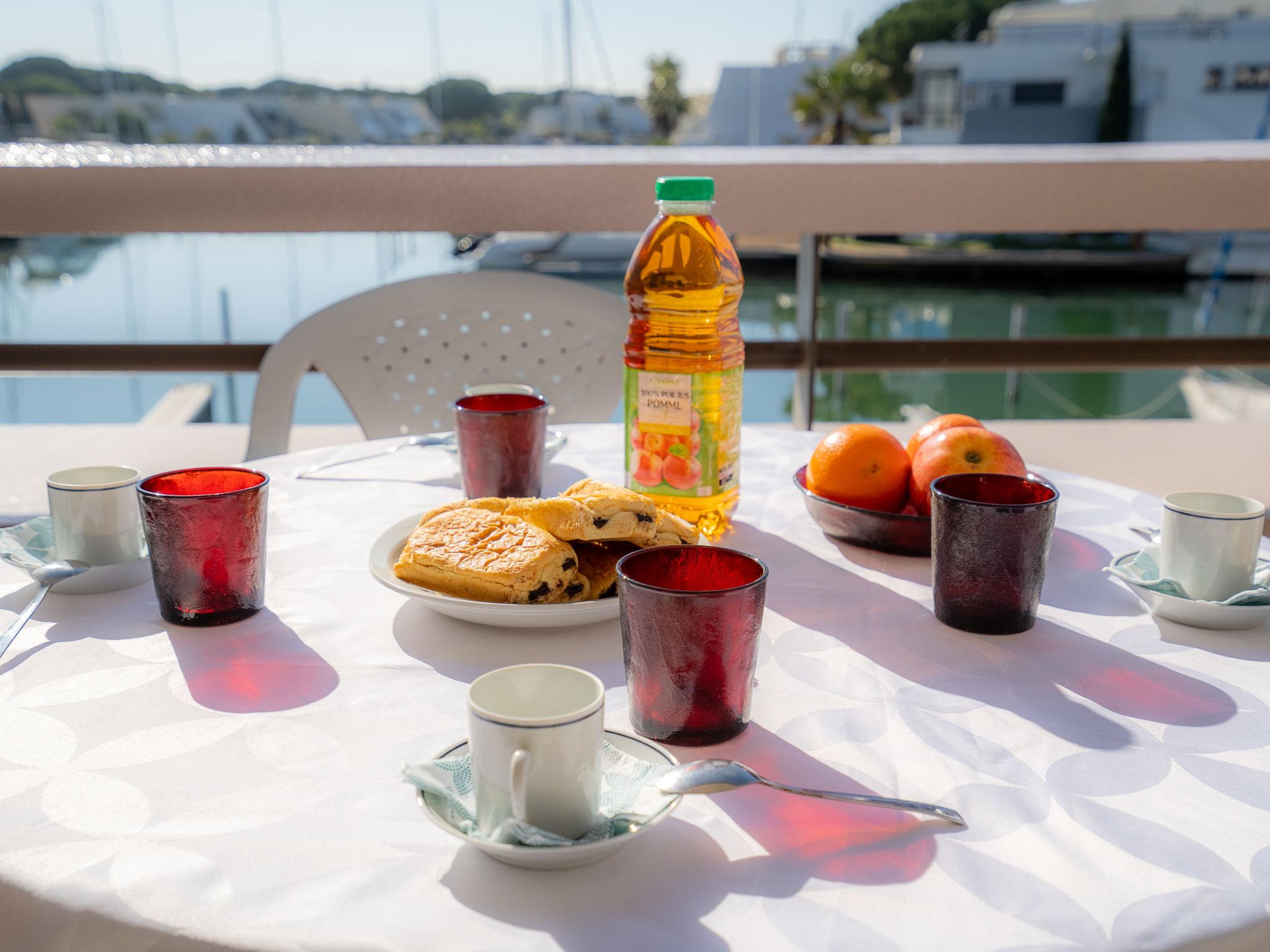 Foto 19 - Appartamento con 2 camere da letto a Le Grau-du-Roi con terrazza e vista mare