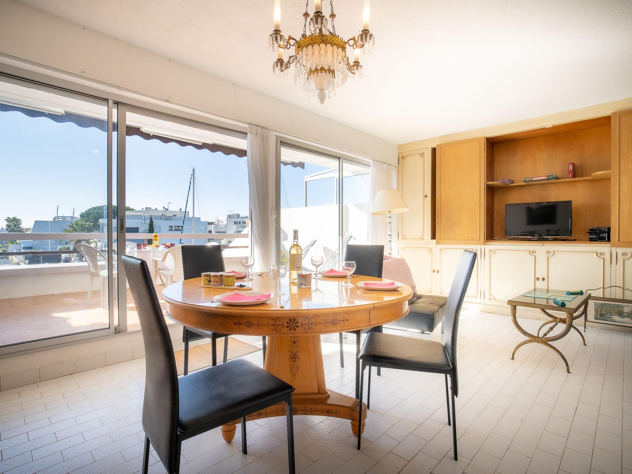 Photo 3 - Appartement de 2 chambres à Le Grau-du-Roi avec terrasse et vues à la mer