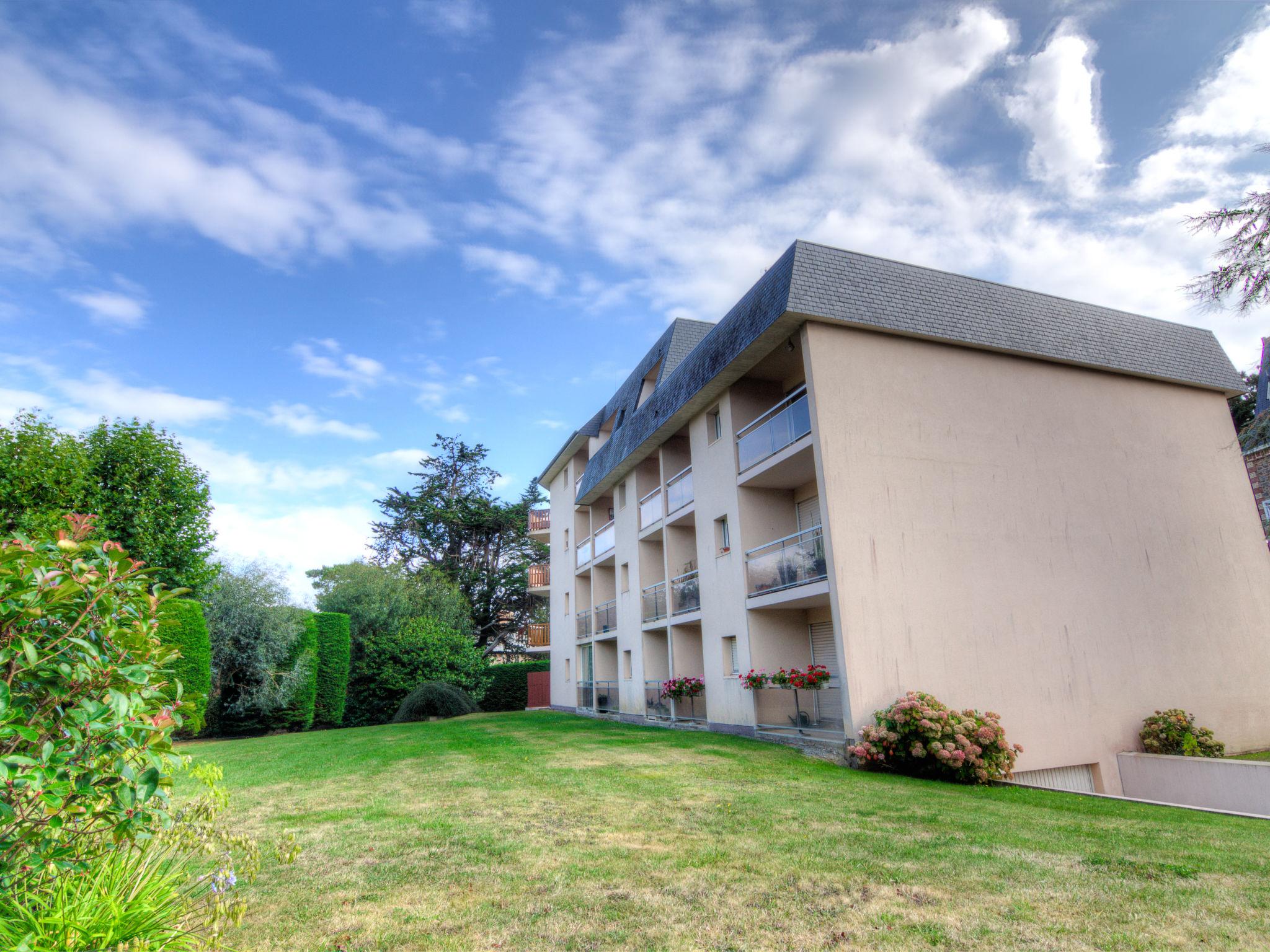 Photo 11 - Apartment in Dinard with garden