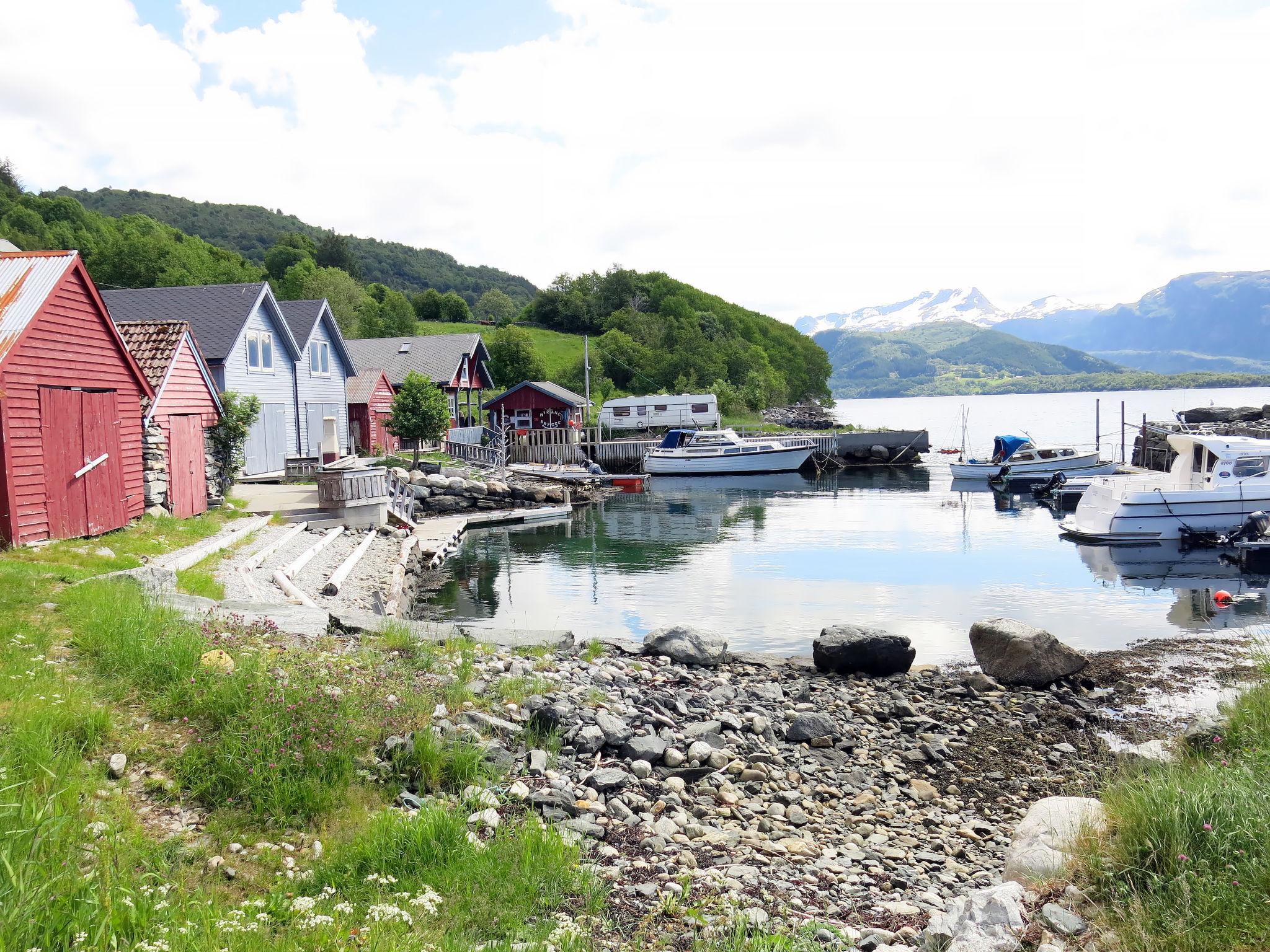 Photo 1 - Maison de 4 chambres à Sande i Sunnfjord avec jardin et terrasse