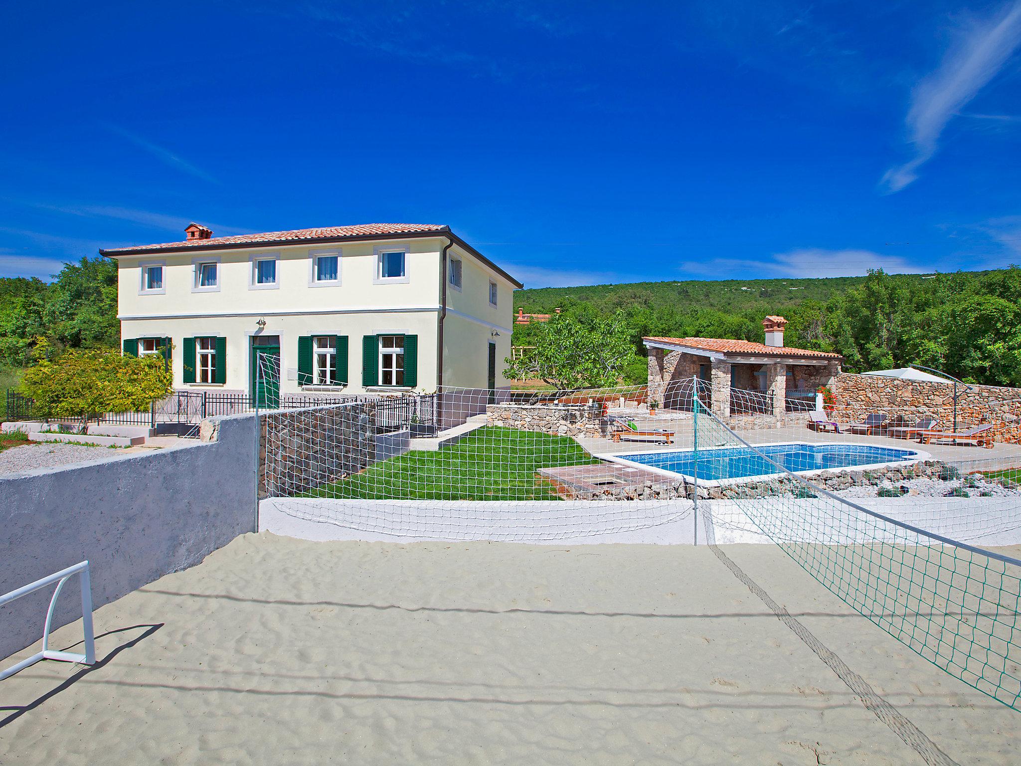 Foto 2 - Casa con 4 camere da letto a Raša con piscina privata e vista mare