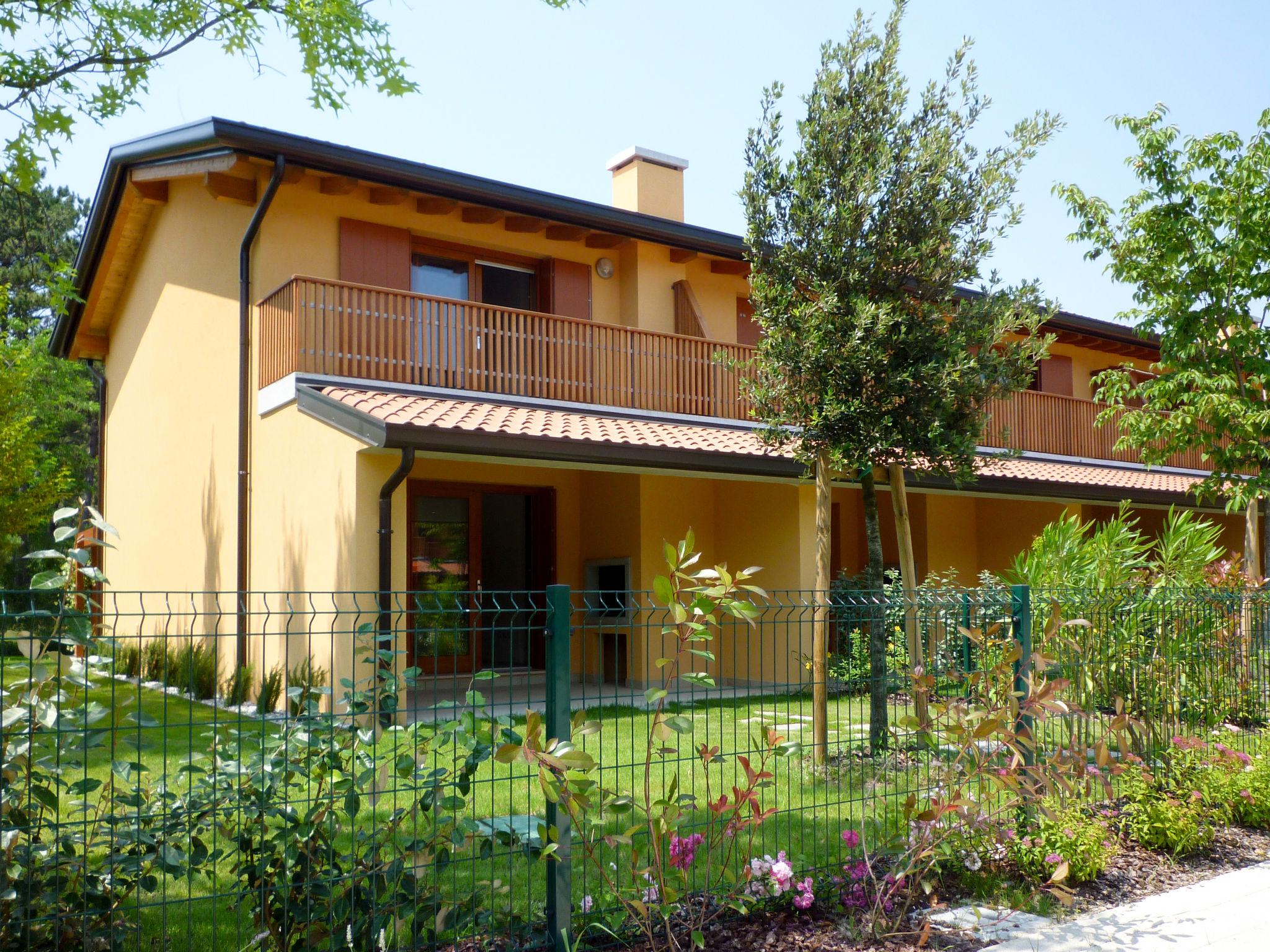 Foto 25 - Casa de 2 quartos em Lignano Sabbiadoro com piscina e jardim