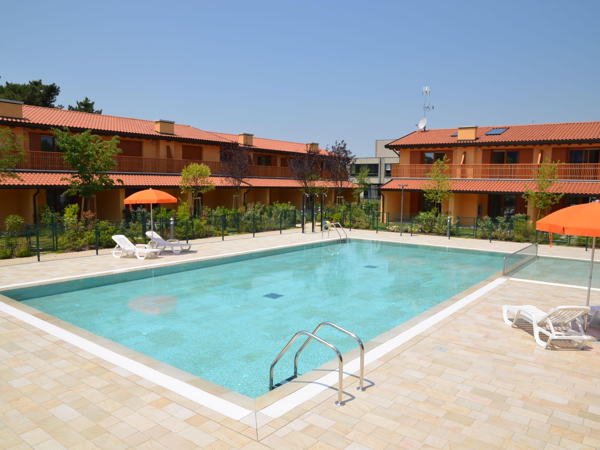 Photo 29 - Maison de 2 chambres à Lignano Sabbiadoro avec piscine et jardin