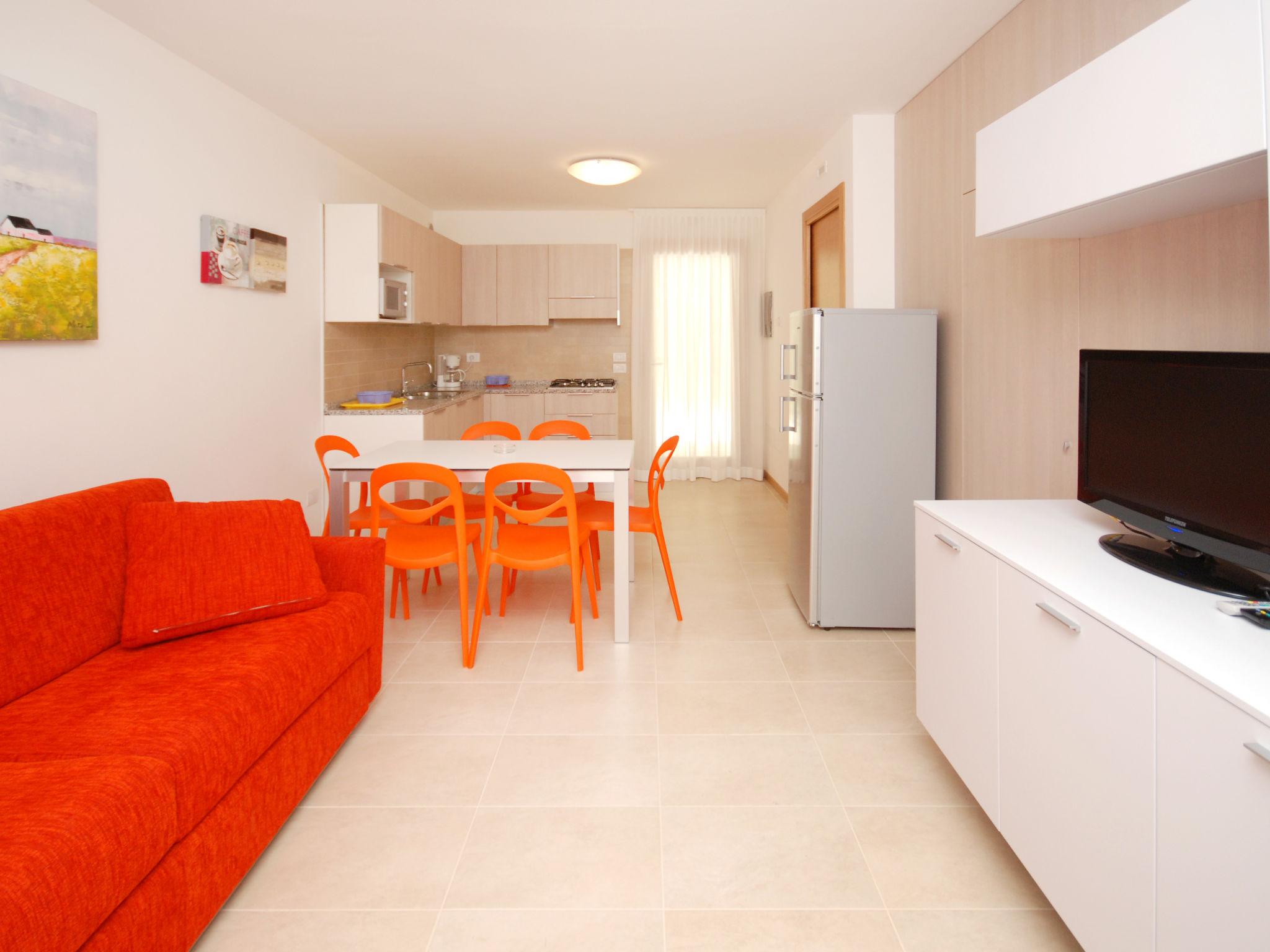 Photo 6 - 2 bedroom House in Lignano Sabbiadoro with swimming pool and garden