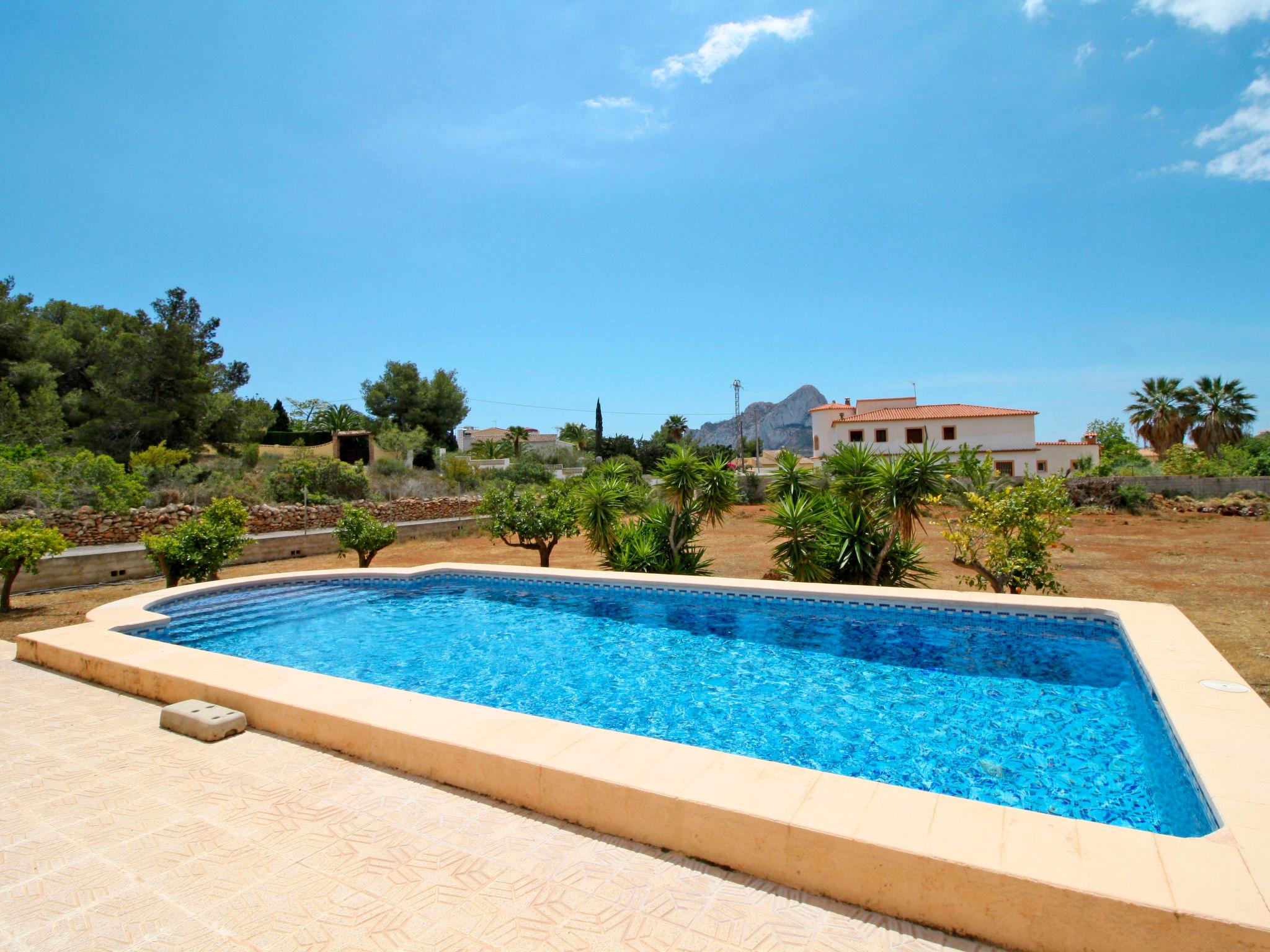 Foto 5 - Casa de 3 quartos em Calp com piscina privada e vistas do mar