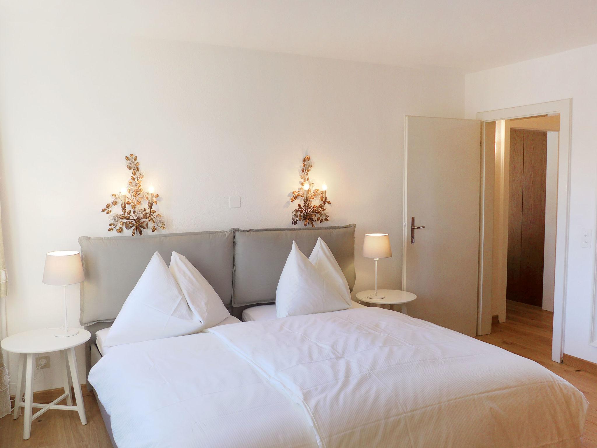 Foto 2 - Appartamento con 2 camere da letto a Sankt Moritz con giardino e vista sulle montagne