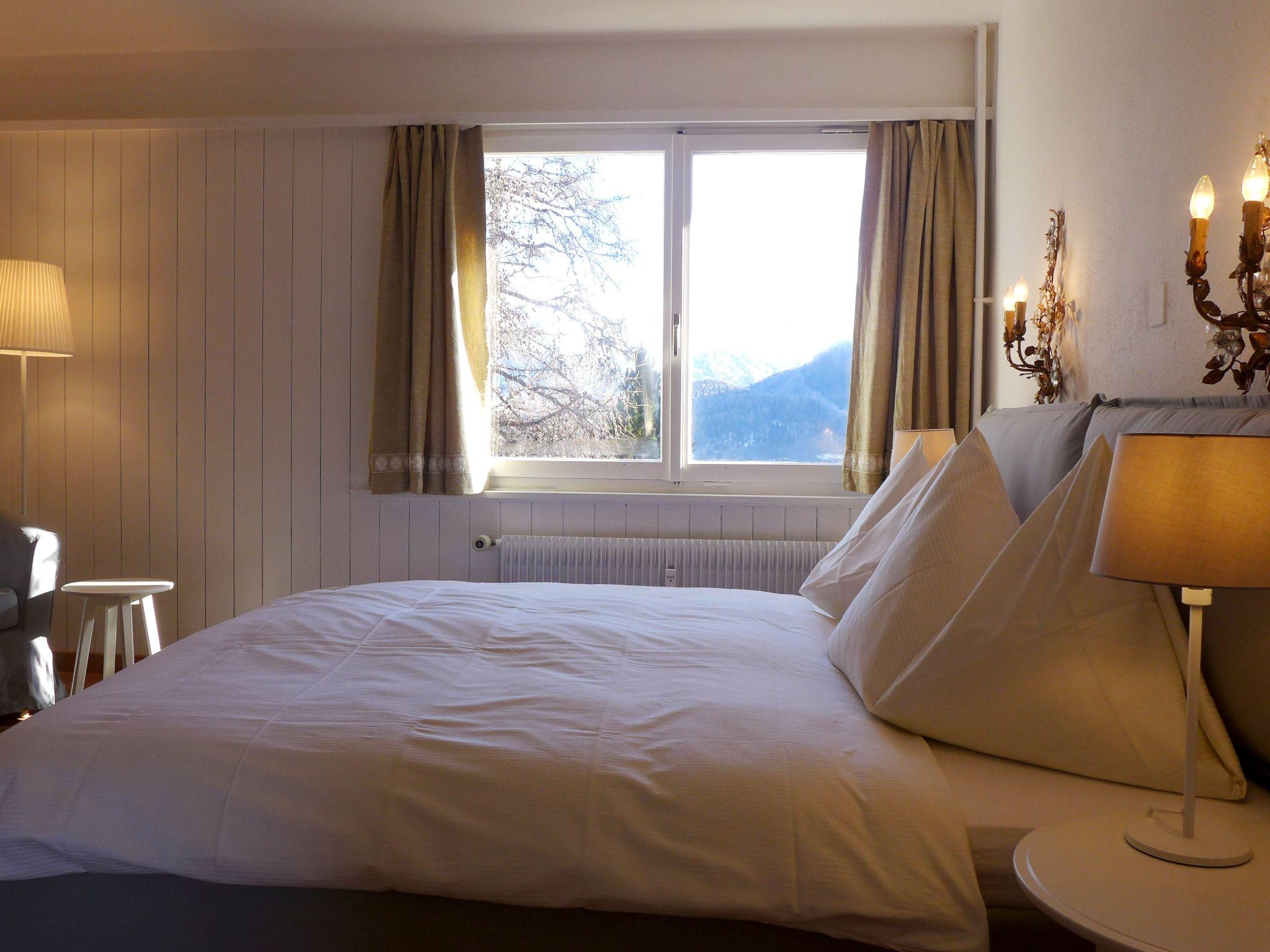 Foto 11 - Appartamento con 2 camere da letto a Sankt Moritz con giardino