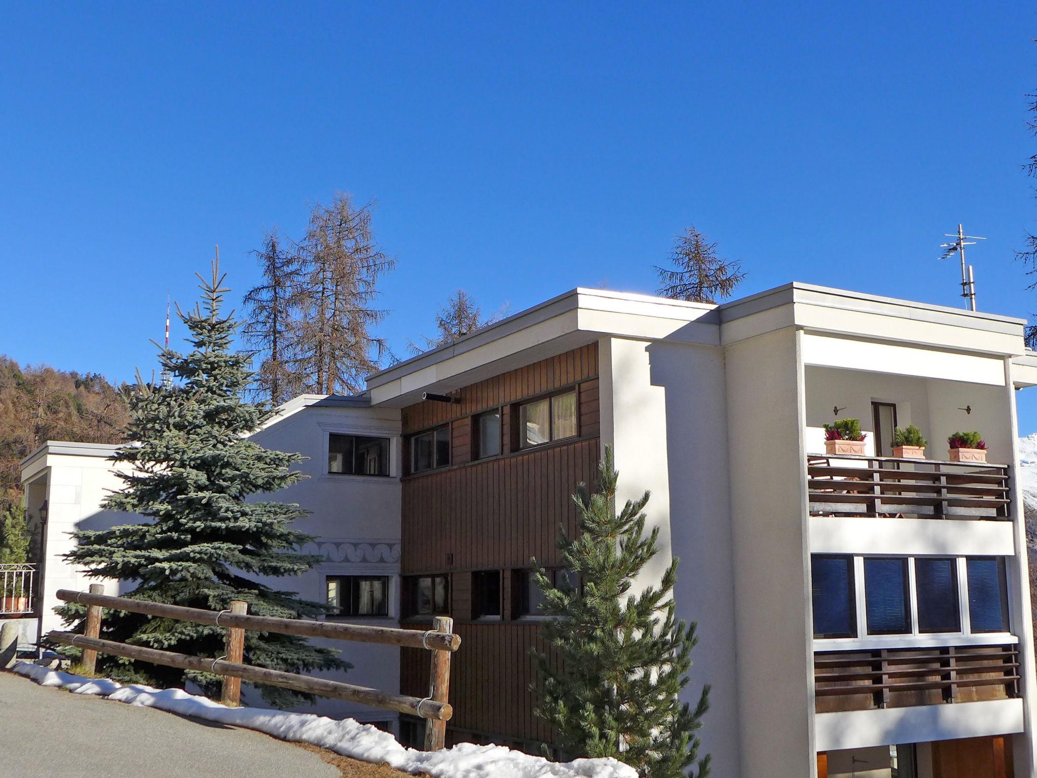 Foto 17 - Apartamento de 2 quartos em Sankt Moritz com jardim e vista para a montanha