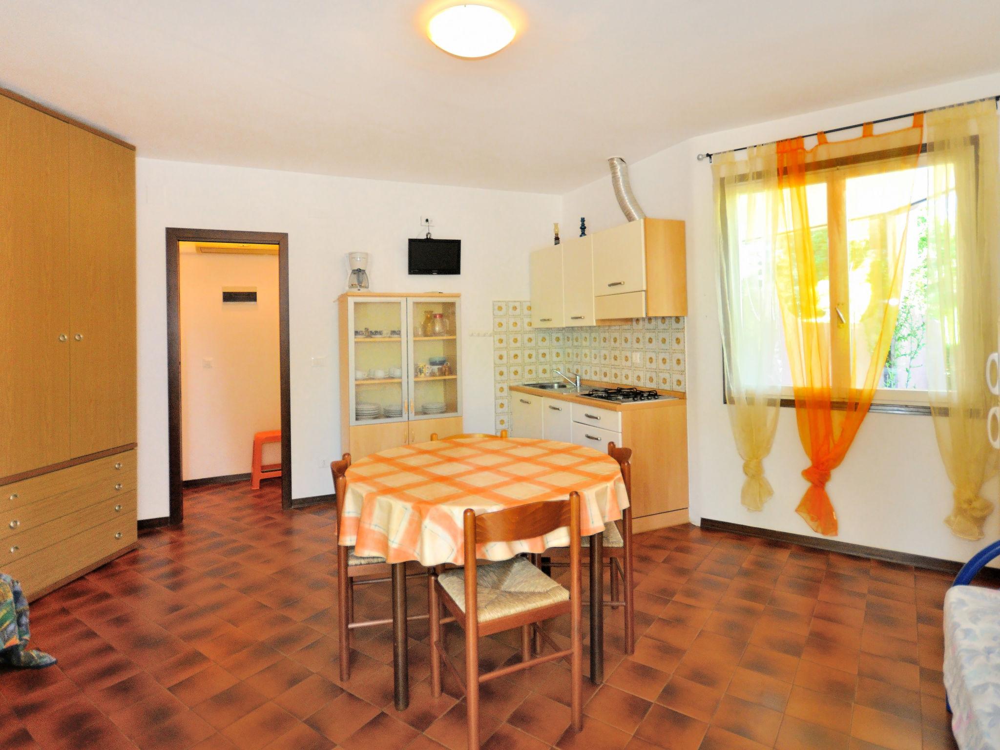 Photo 4 - Apartment in San Michele al Tagliamento with swimming pool and garden