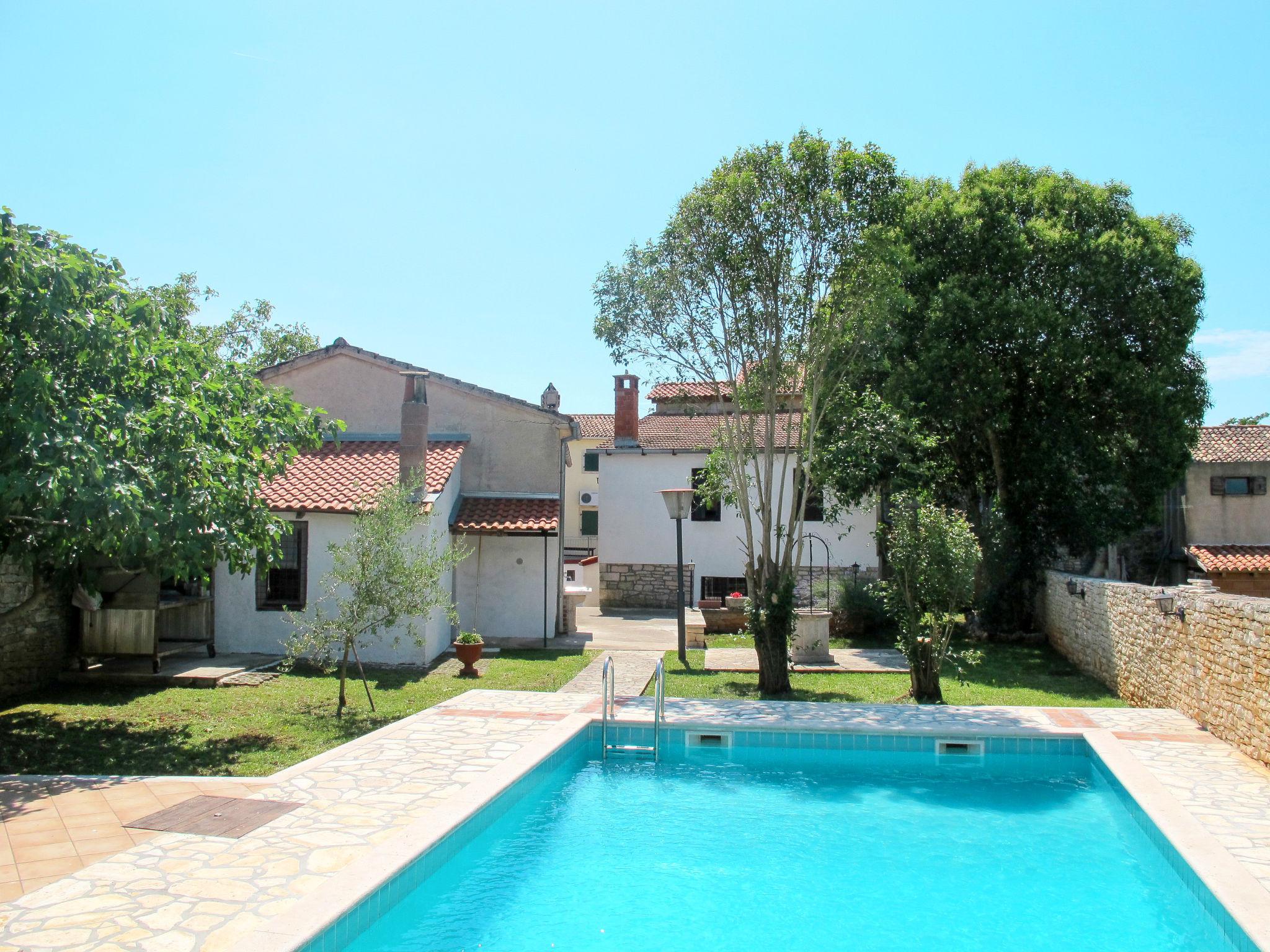 Foto 23 - Casa con 6 camere da letto a Višnjan con piscina privata e vista mare