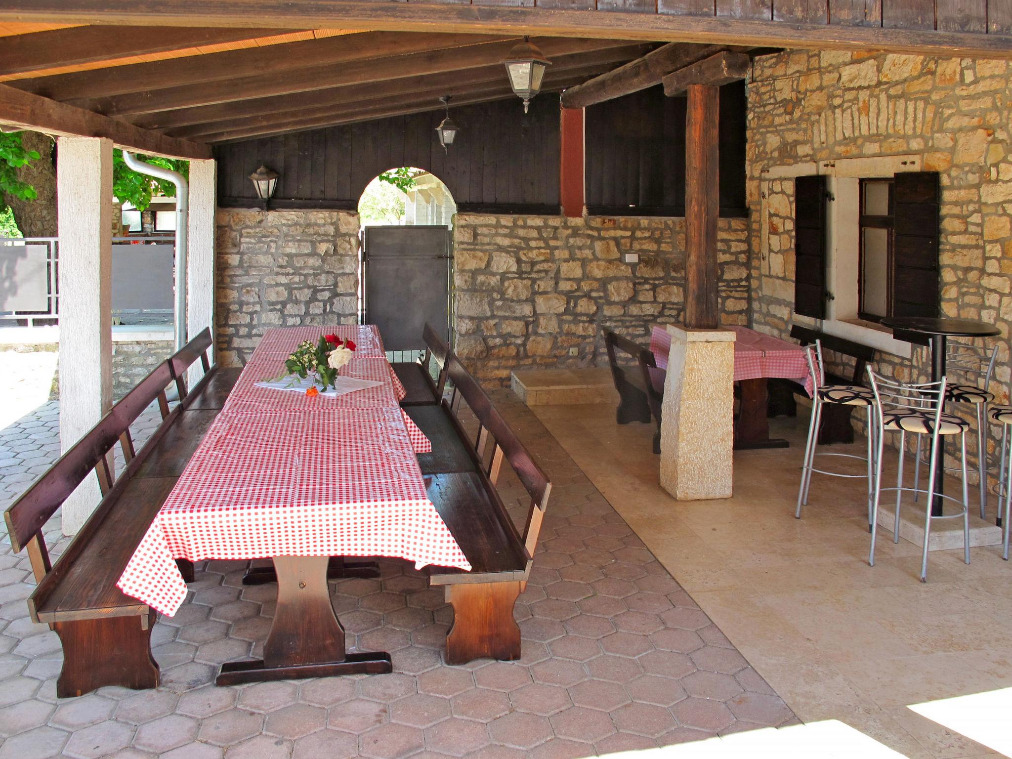 Photo 6 - Maison de 6 chambres à Višnjan avec piscine privée et vues à la mer