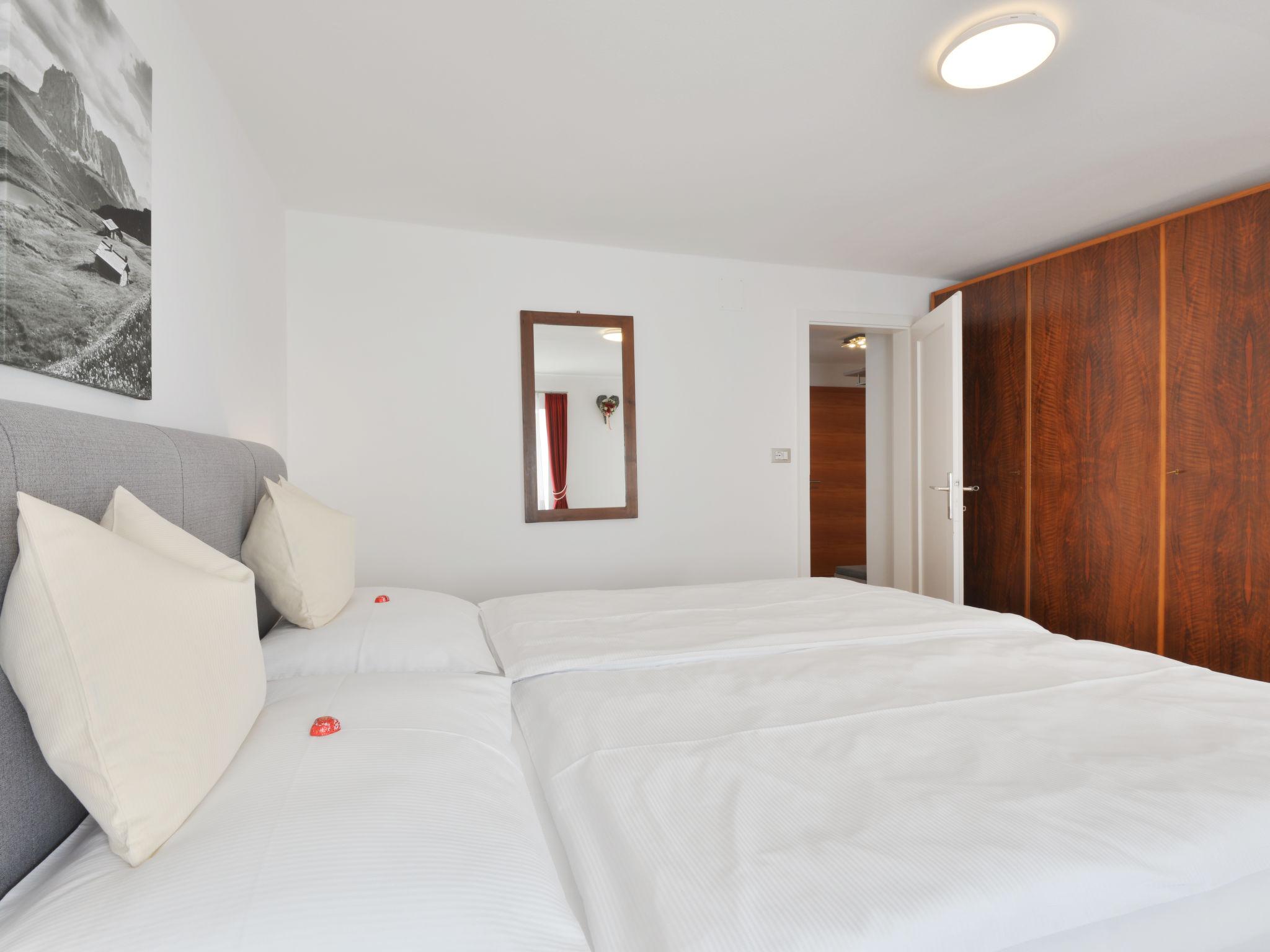 Foto 18 - Appartamento con 3 camere da letto a Ortisei con vista sulle montagne
