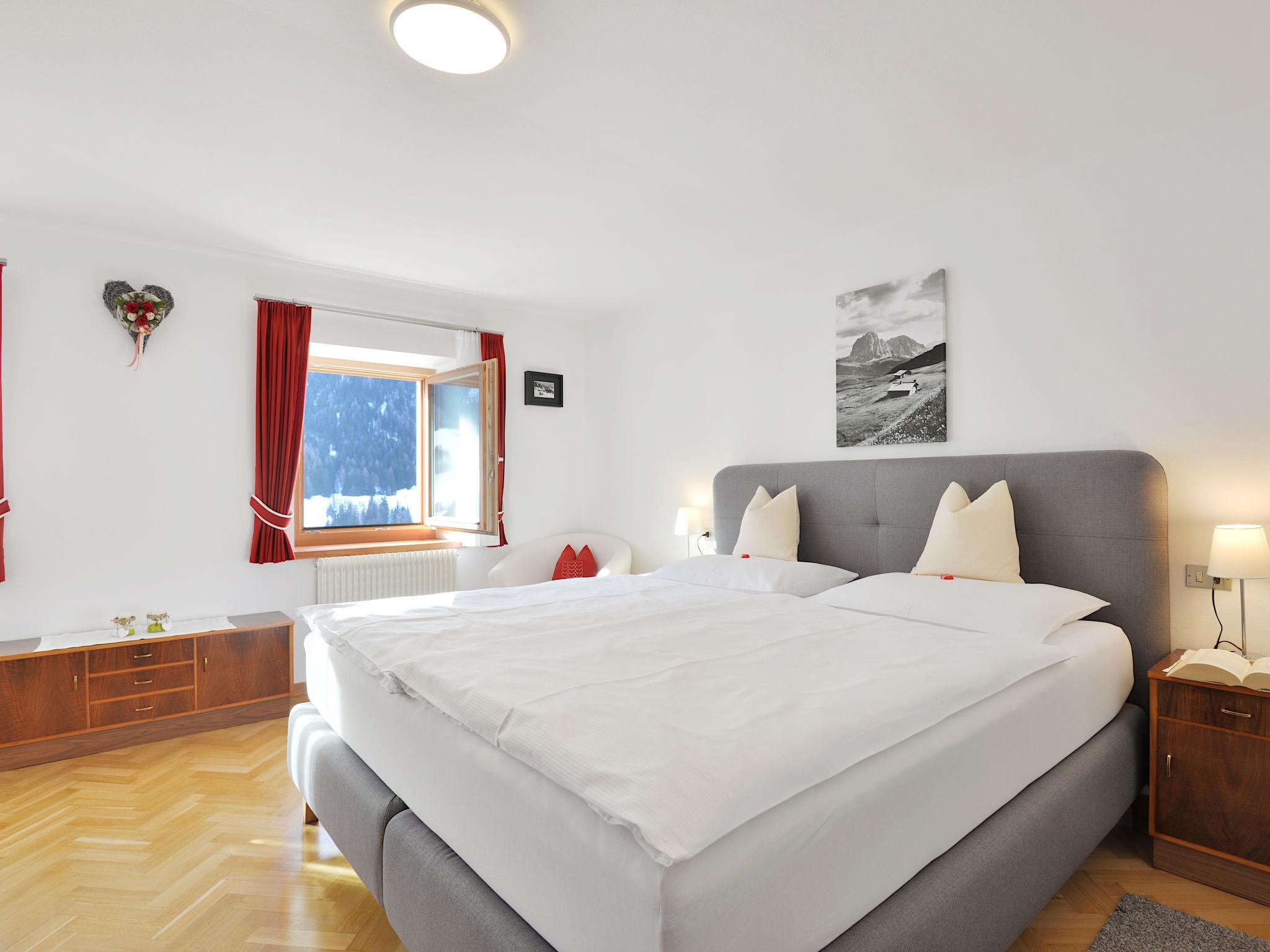 Foto 17 - Appartamento con 3 camere da letto a Ortisei con vista sulle montagne