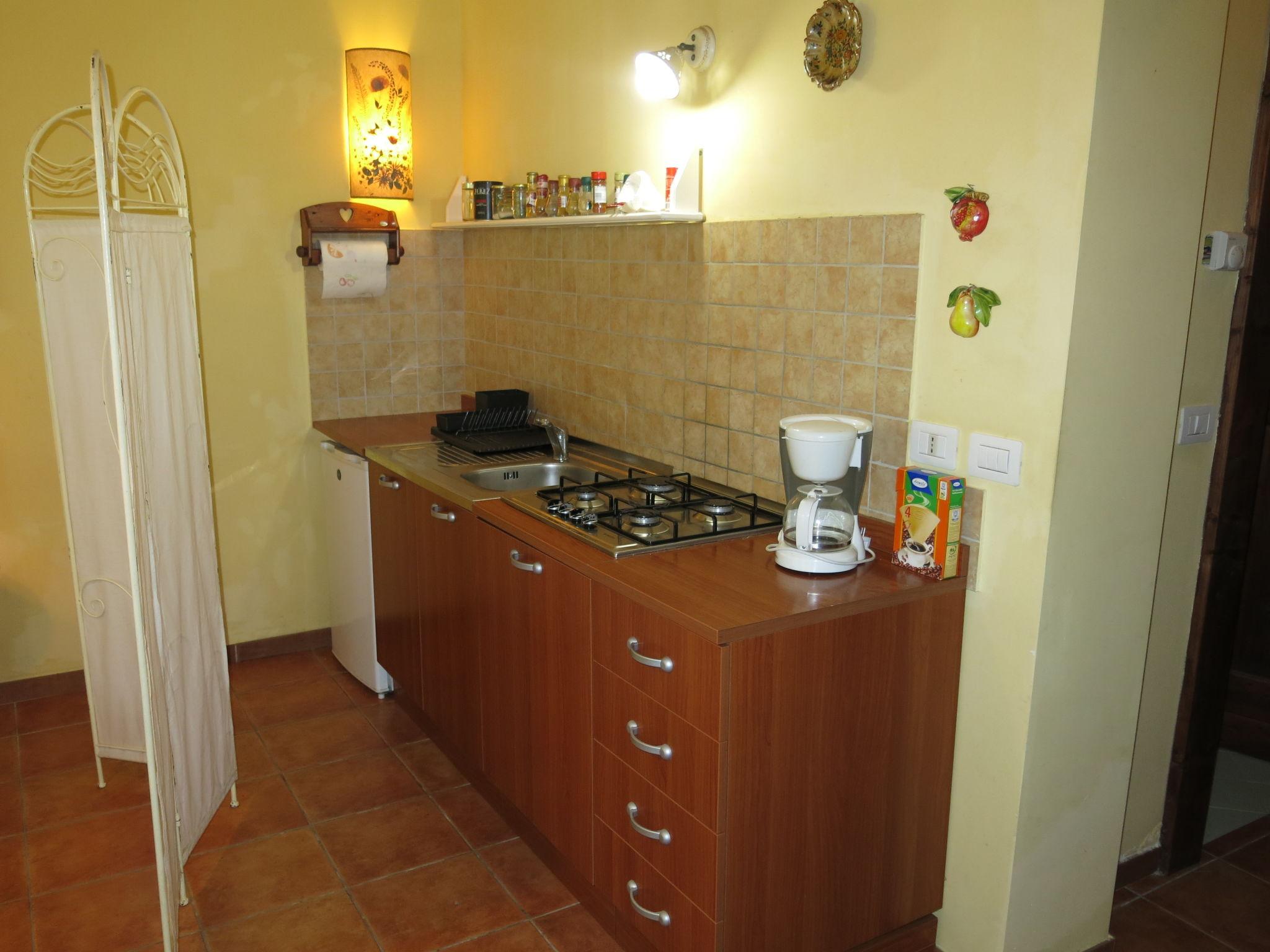 Photo 9 - 1 bedroom Apartment in Collecorvino with swimming pool and garden